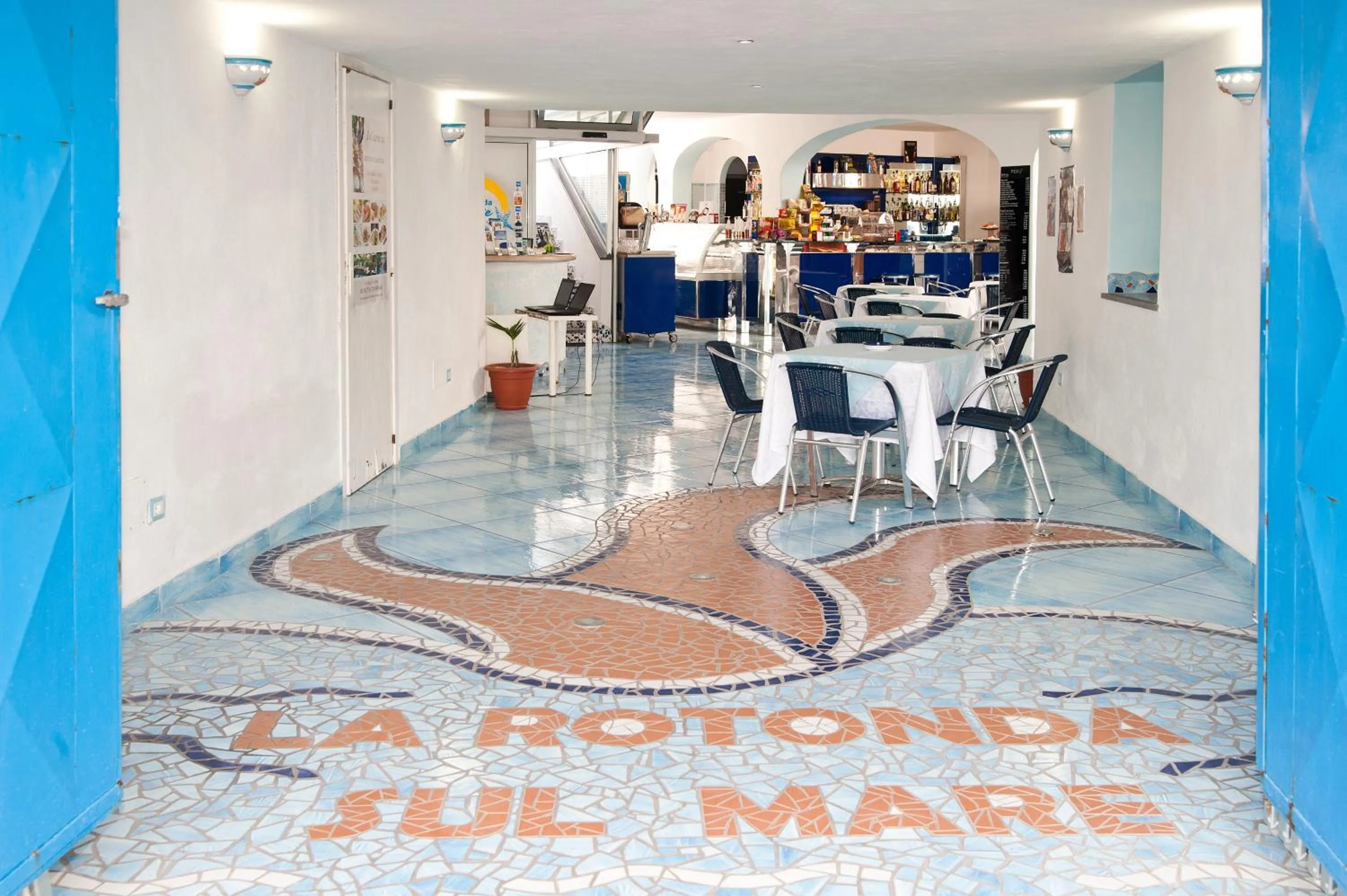 Lounge or bar in Residence Hotel La Rotonda Sul Mare