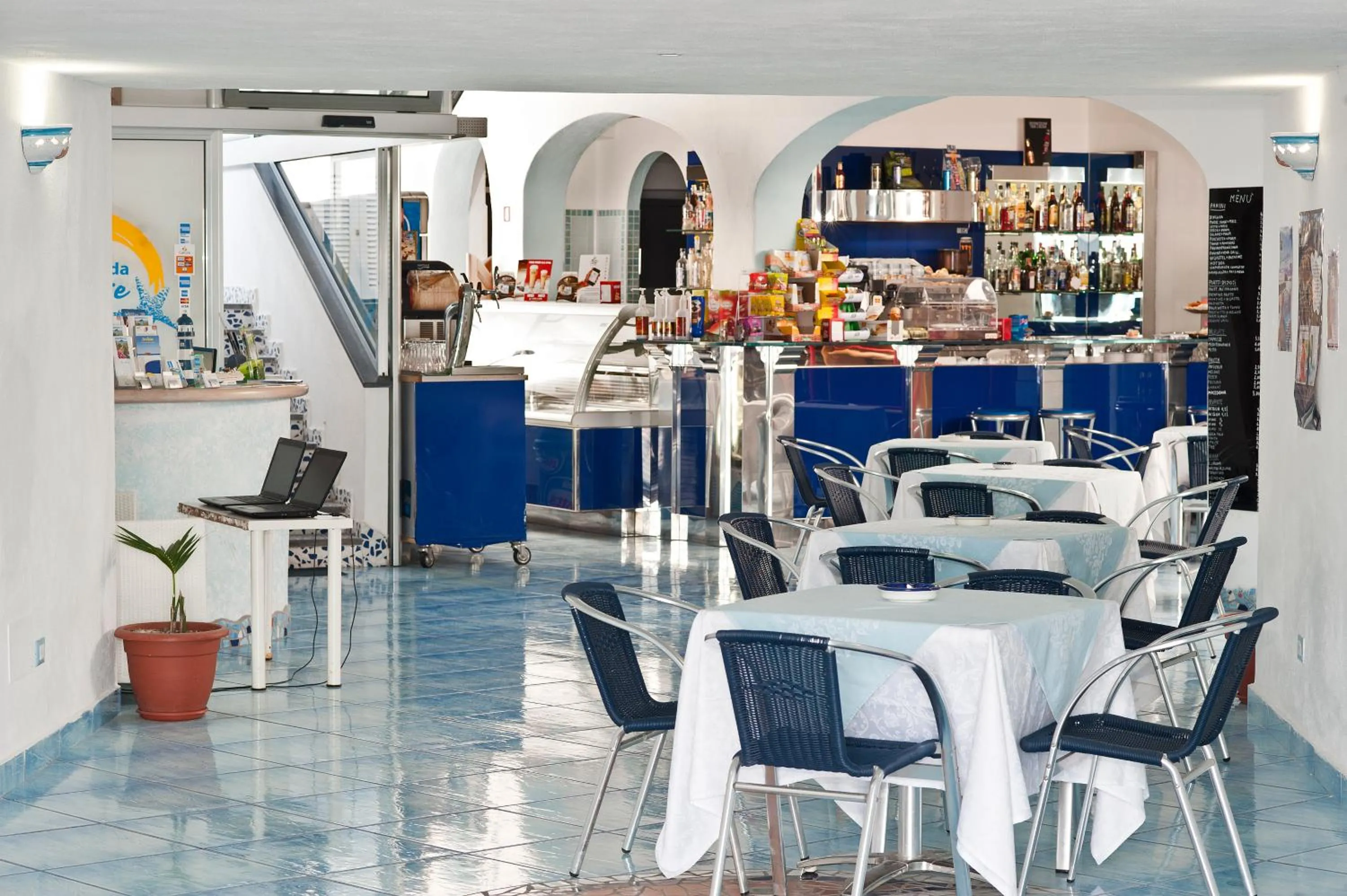 Lounge or bar in Residence Hotel La Rotonda Sul Mare