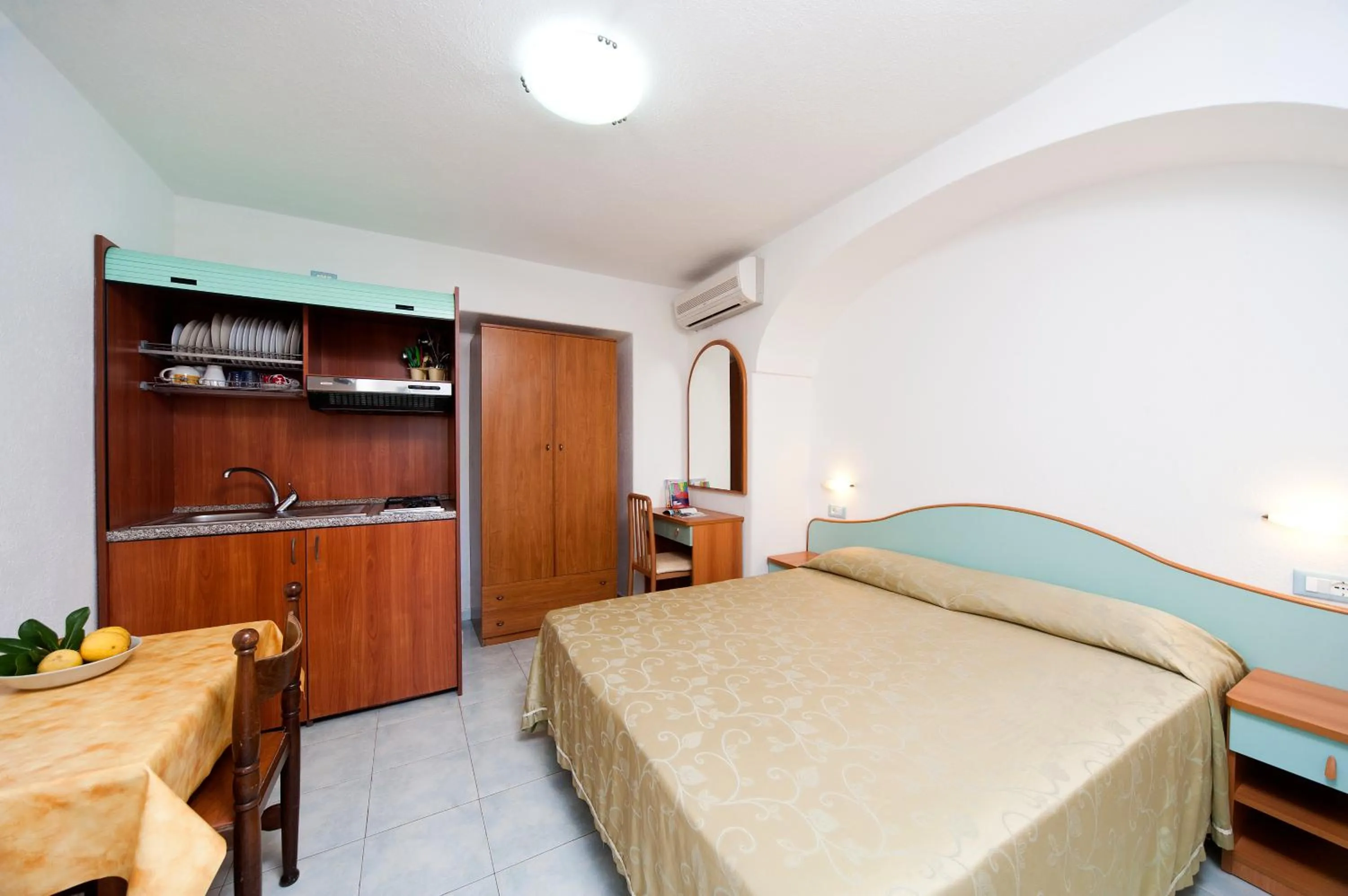 Photo of the whole room, Bed in Residence Hotel La Rotonda Sul Mare