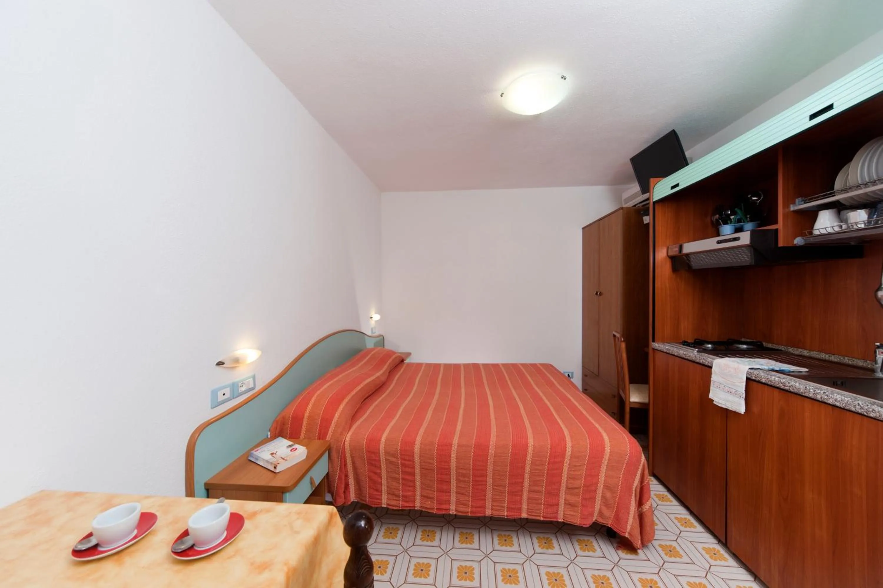 Photo of the whole room, Bed in Residence Hotel La Rotonda Sul Mare