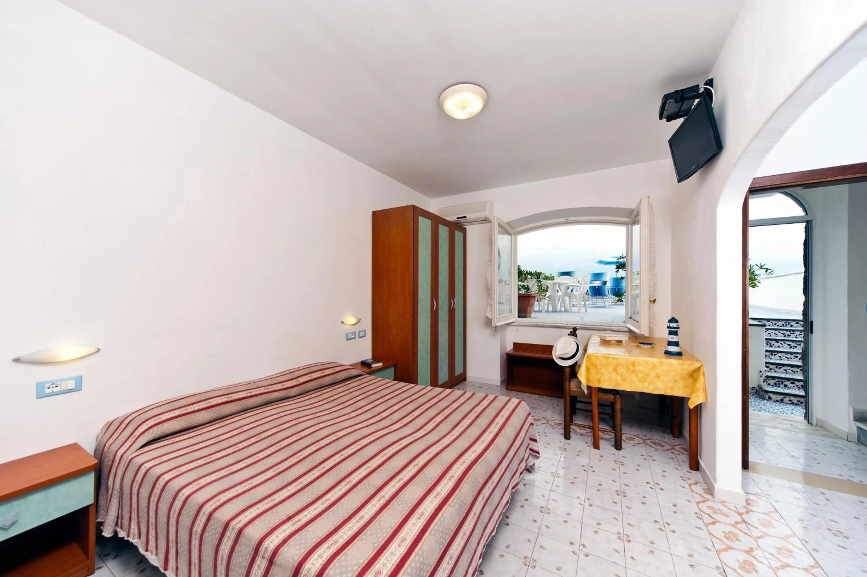 Photo of the whole room, Bed in Residence Hotel La Rotonda Sul Mare