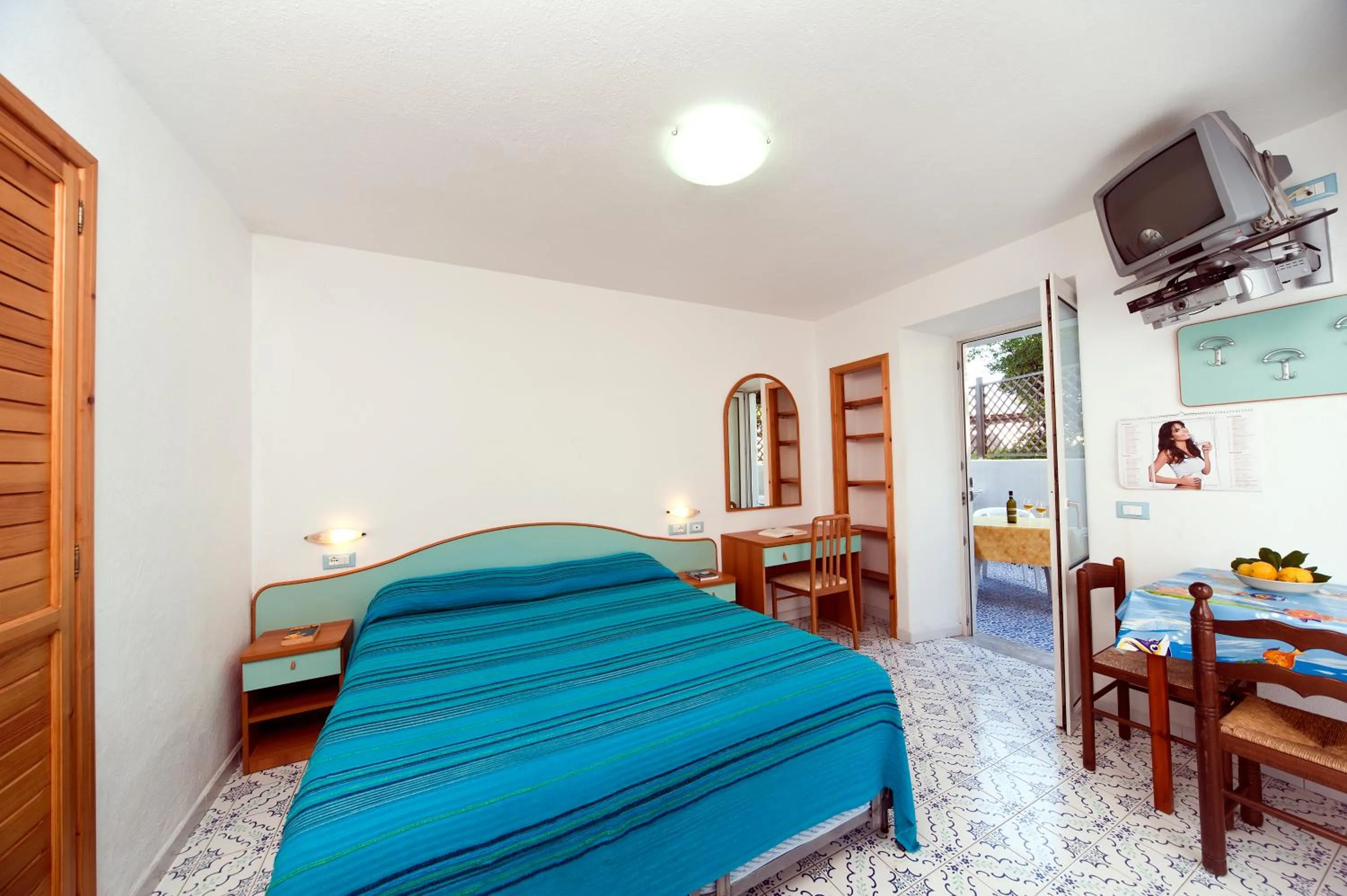 Photo of the whole room, Bed in Residence Hotel La Rotonda Sul Mare
