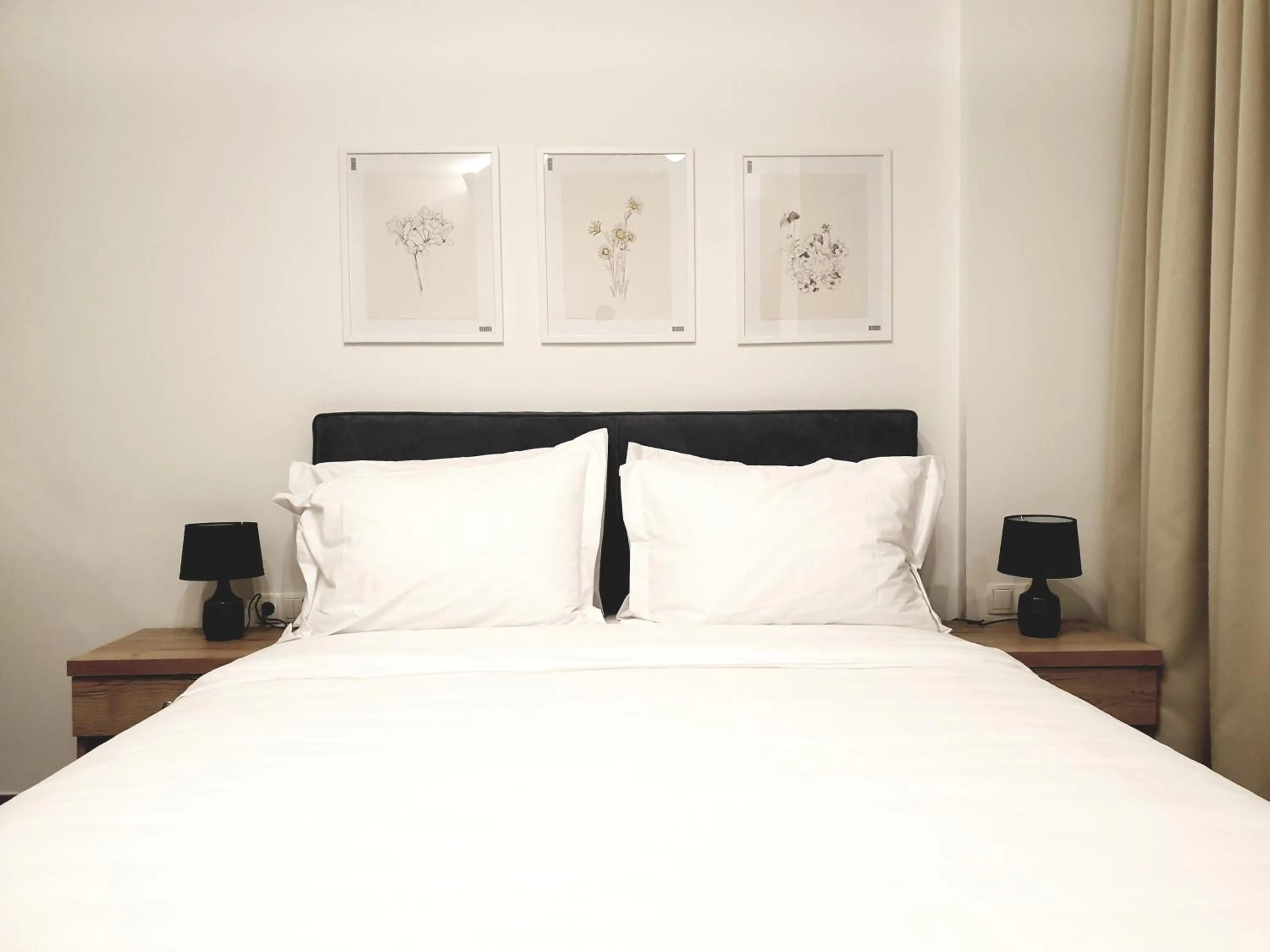 Bed in Eantos Studios and Suites