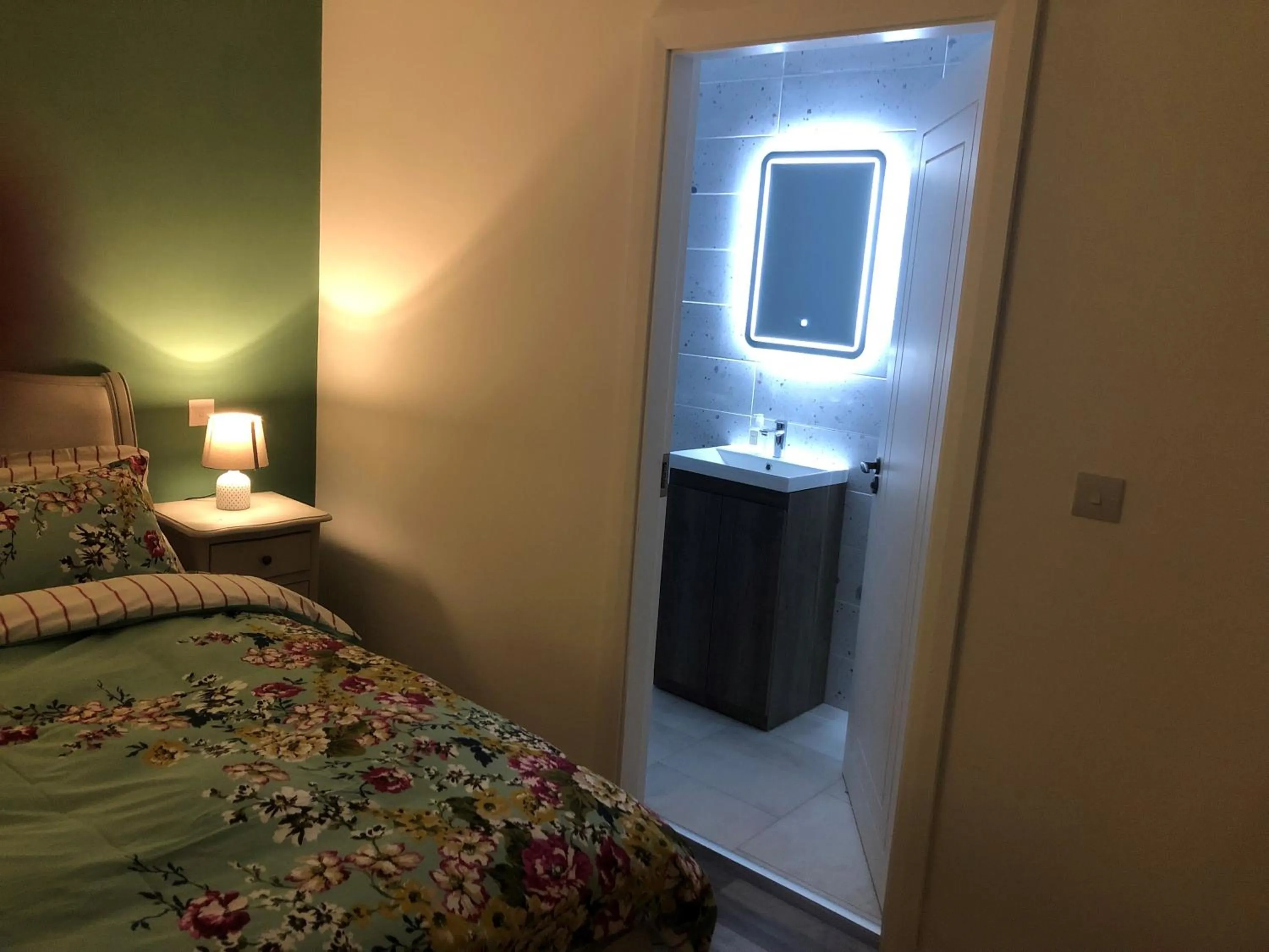 Bedroom, Bed in Kearney's Cottage B&B