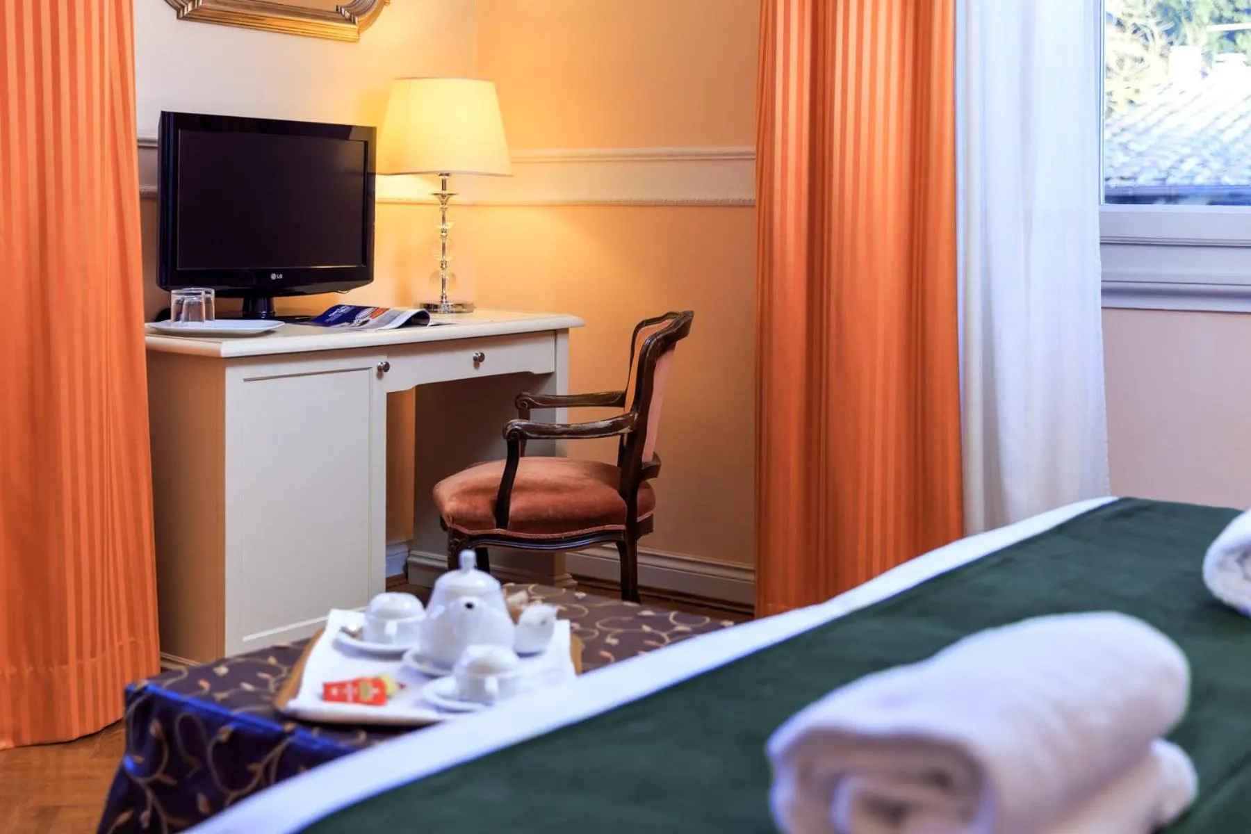 TV and multimedia in Hotel Villa Carlotta