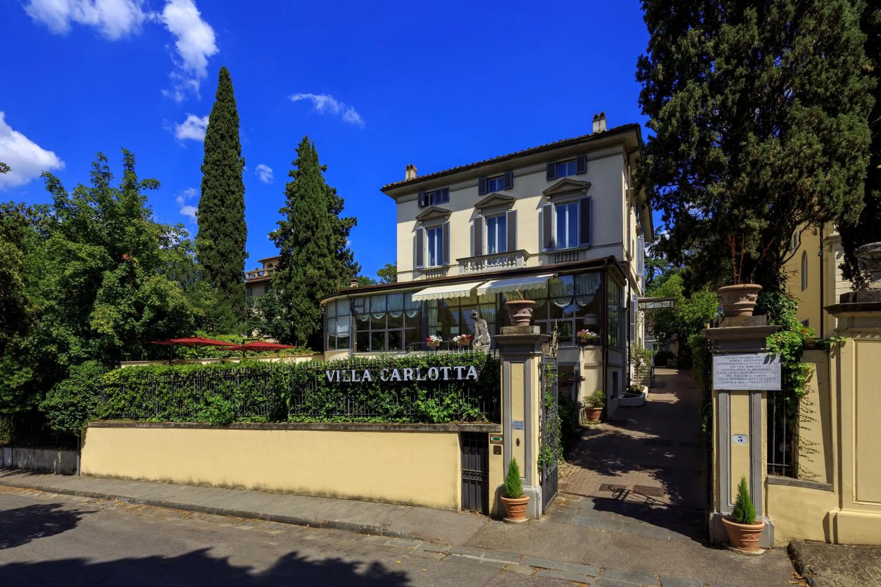 Property building in Hotel Villa Carlotta