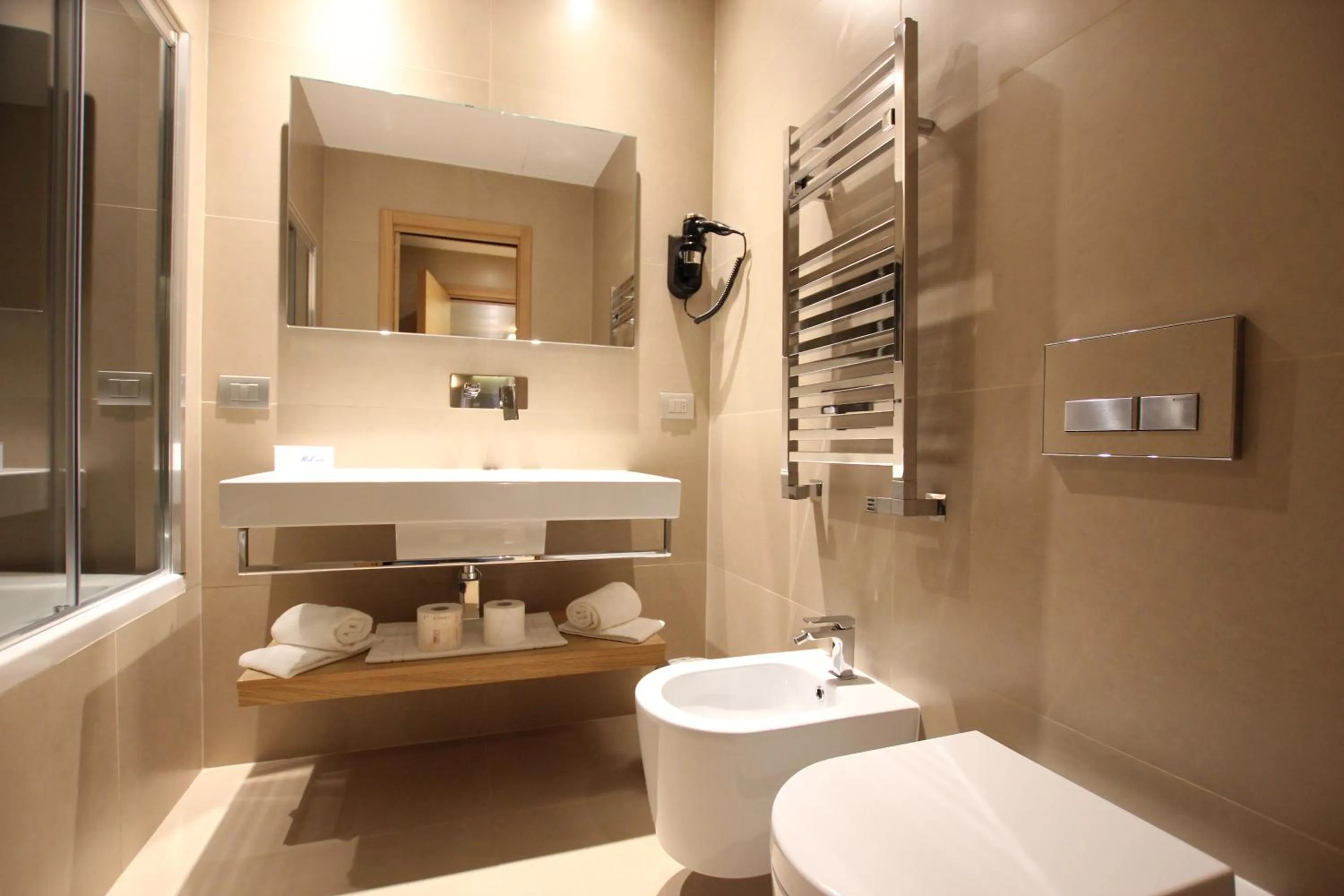 Bathroom in Mokinba Hotels Baviera