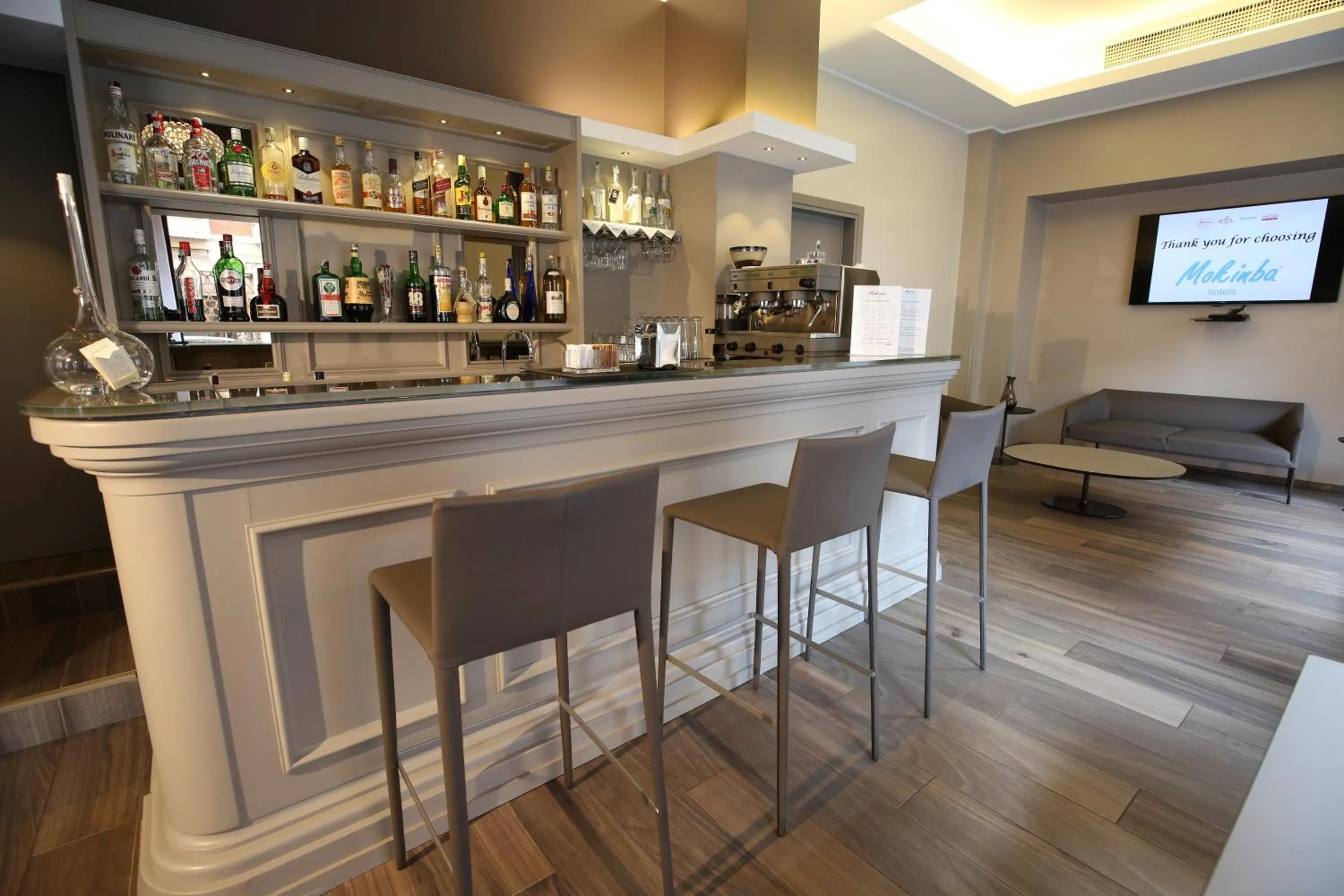 Communal lounge/ TV room in Mokinba Hotels Baviera