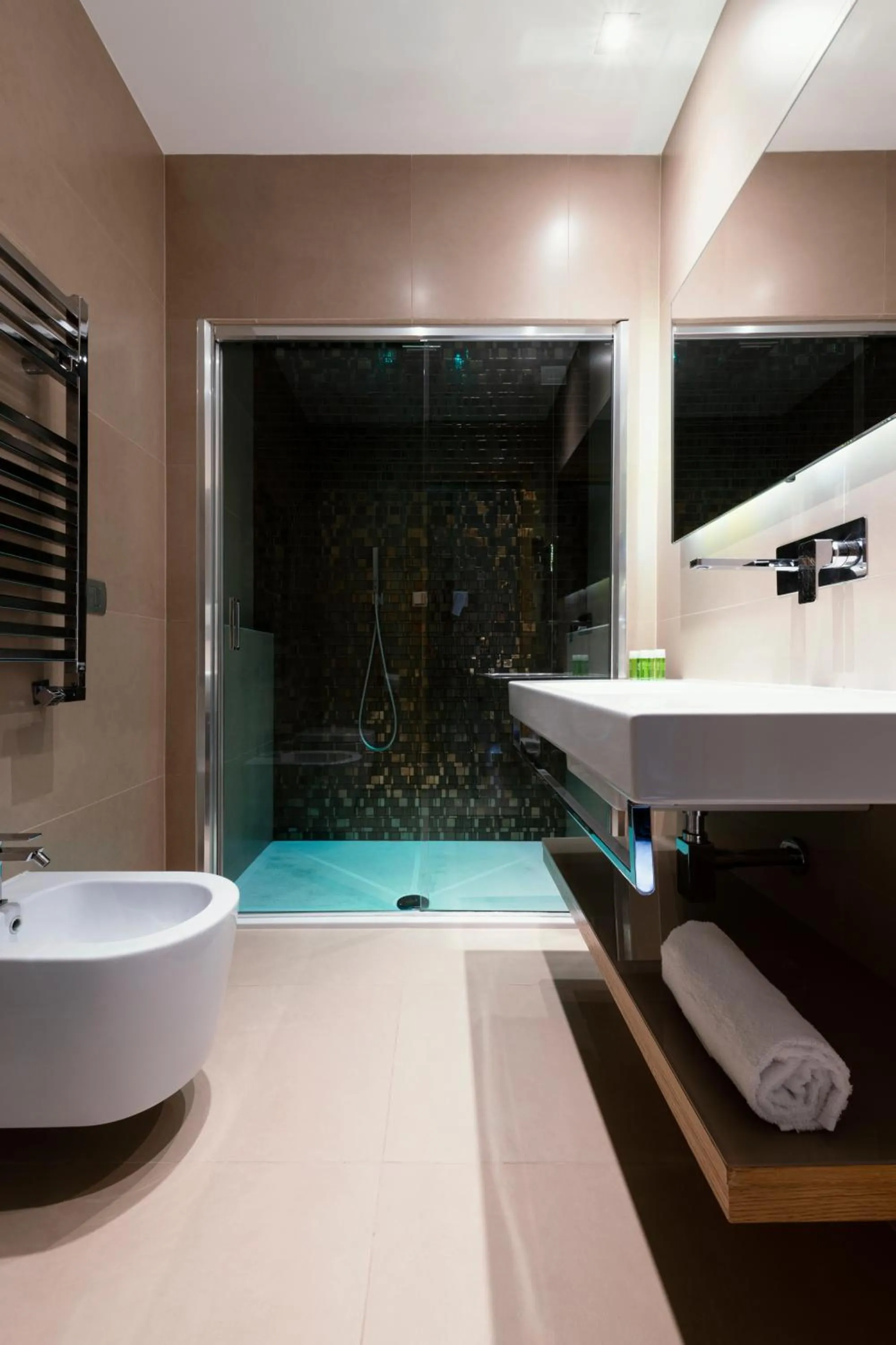 Bathroom in Mokinba Hotels Baviera