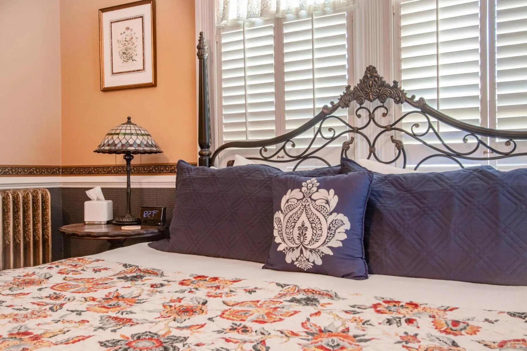 Bed in The Oaks Victorian Inn