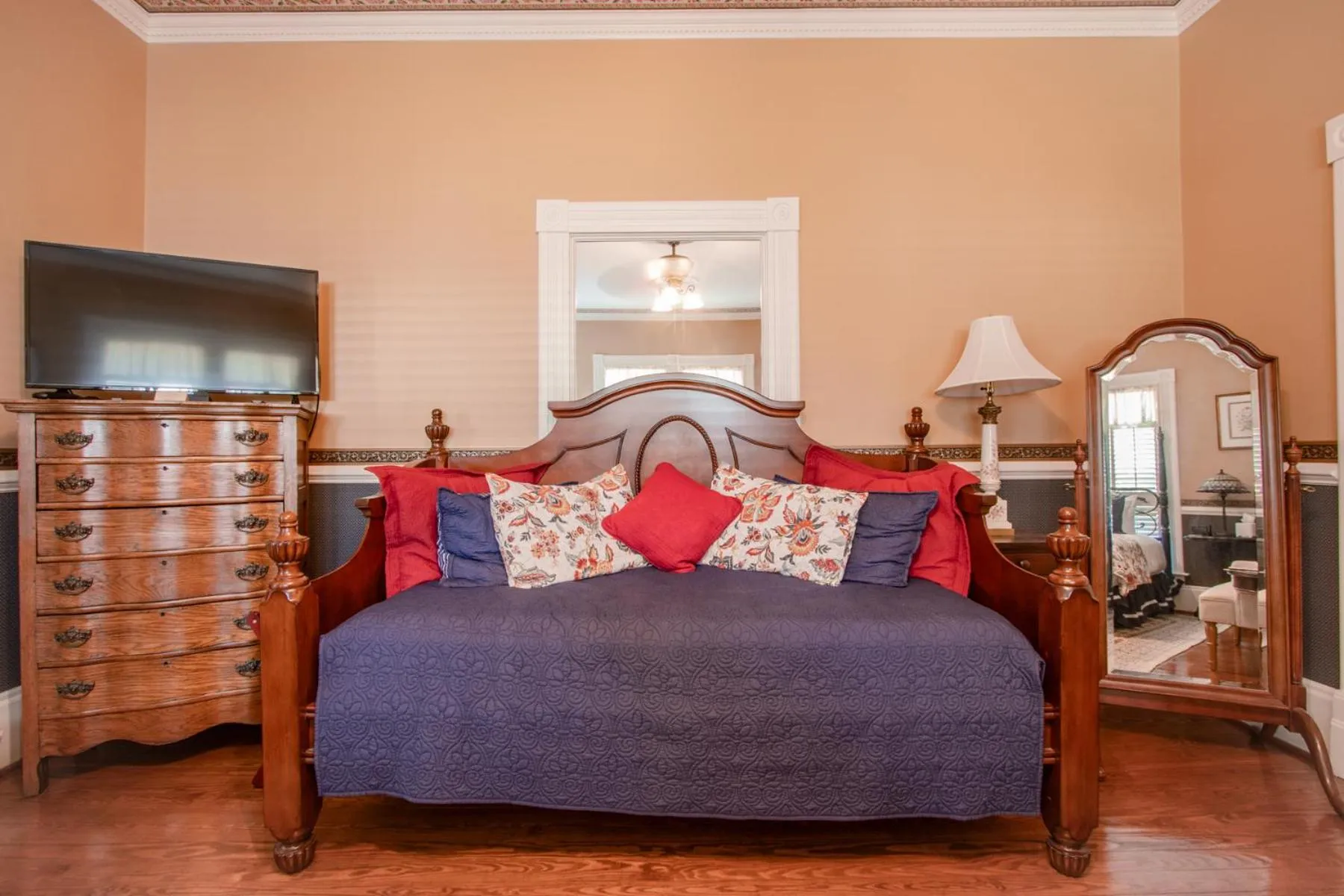 Bed in The Oaks Victorian Inn