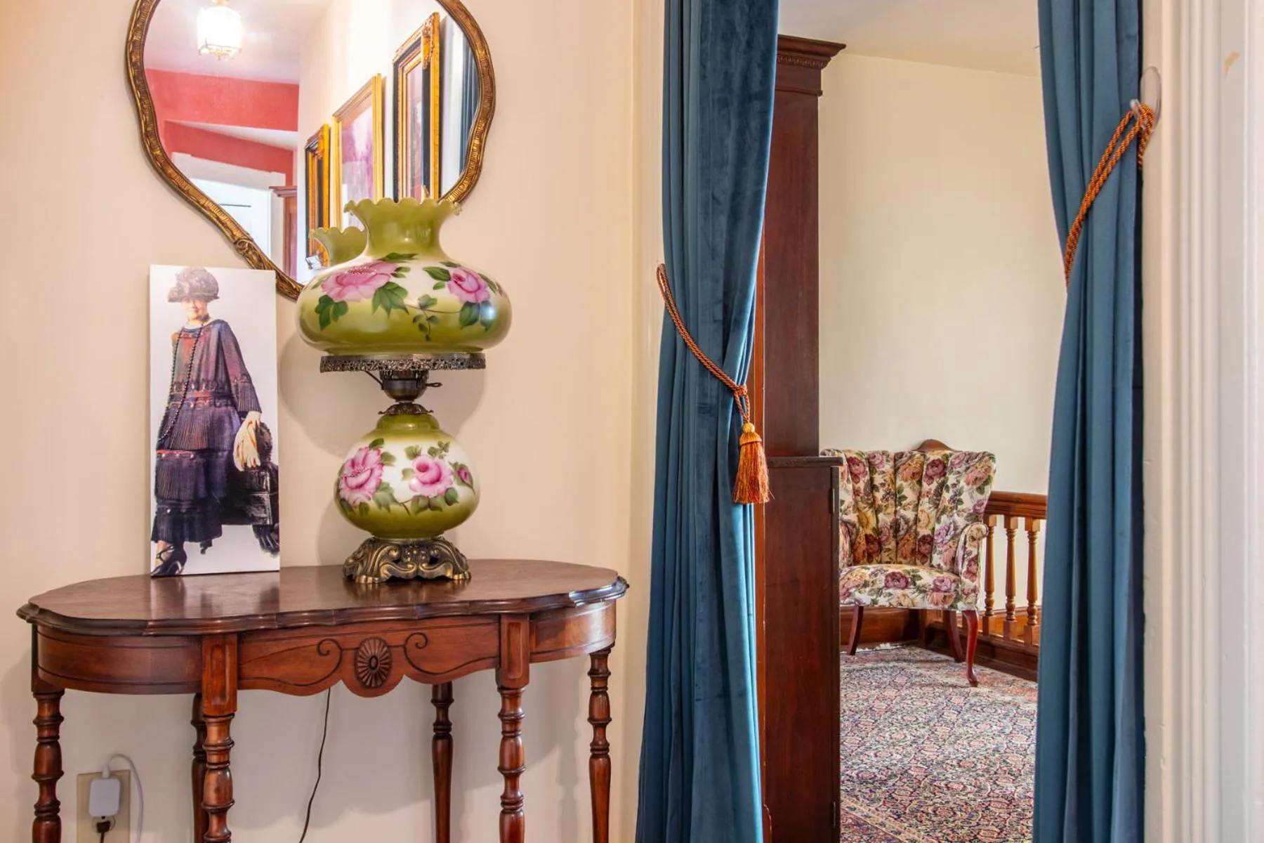 Bed in The Oaks Victorian Inn