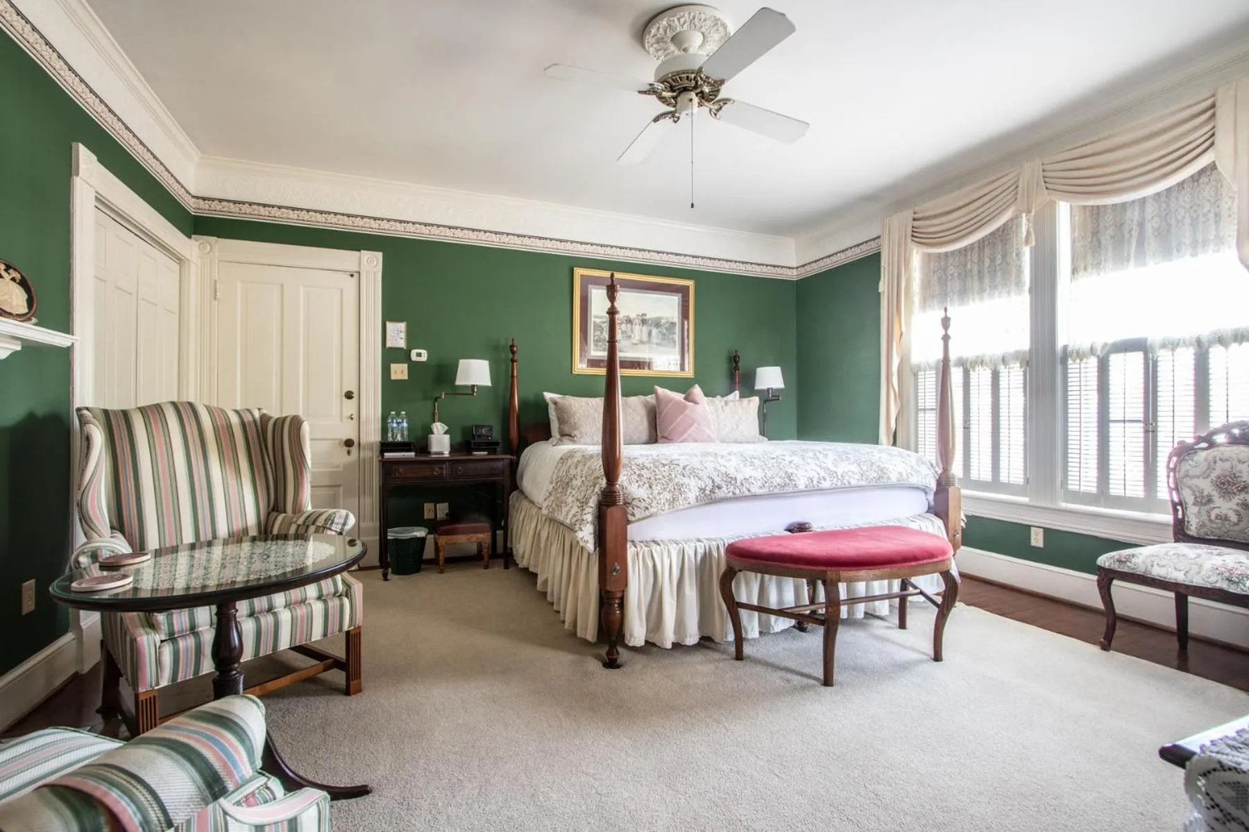 Photo of the whole room, Bed in The Oaks Victorian Inn