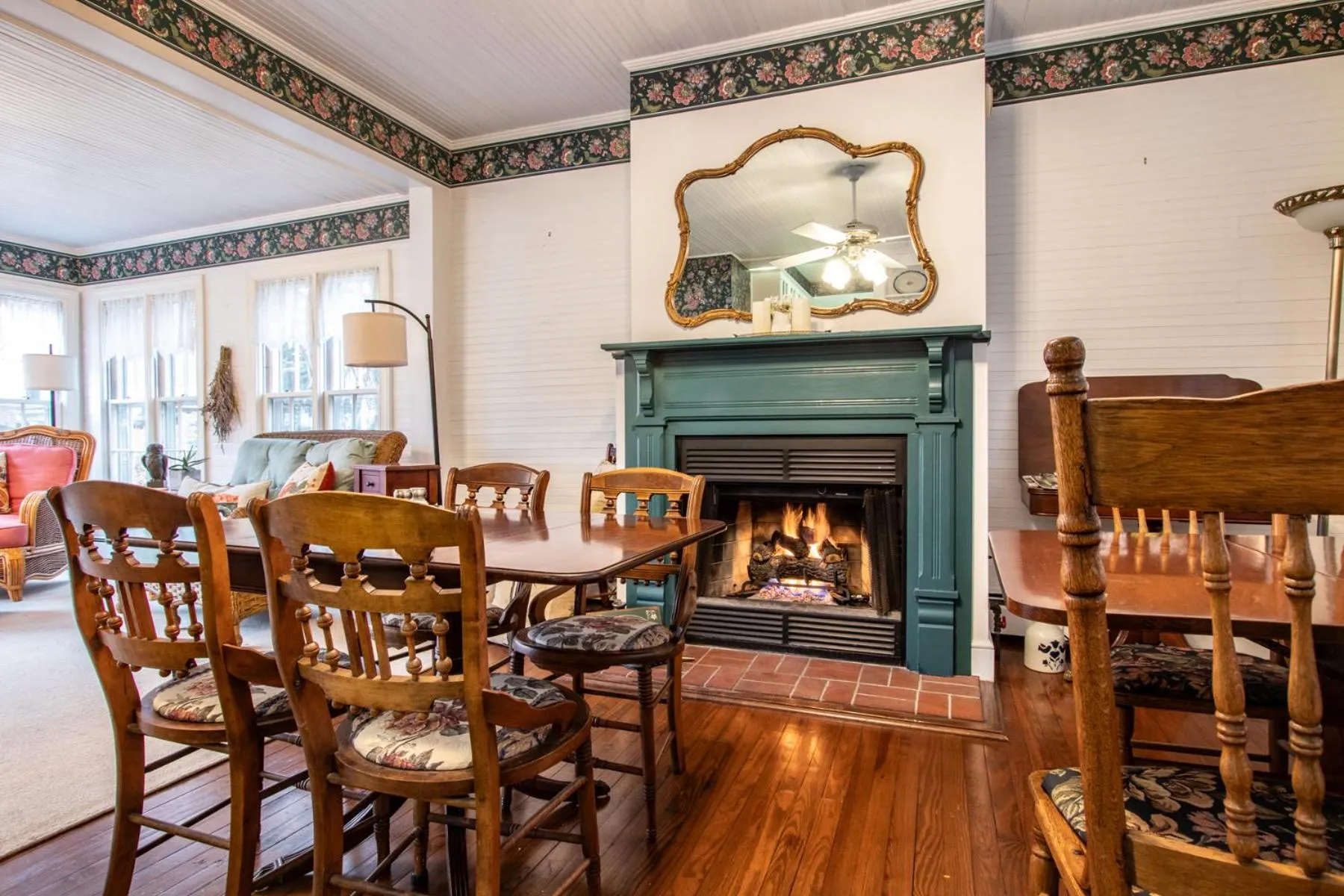 The Oaks Victorian Inn