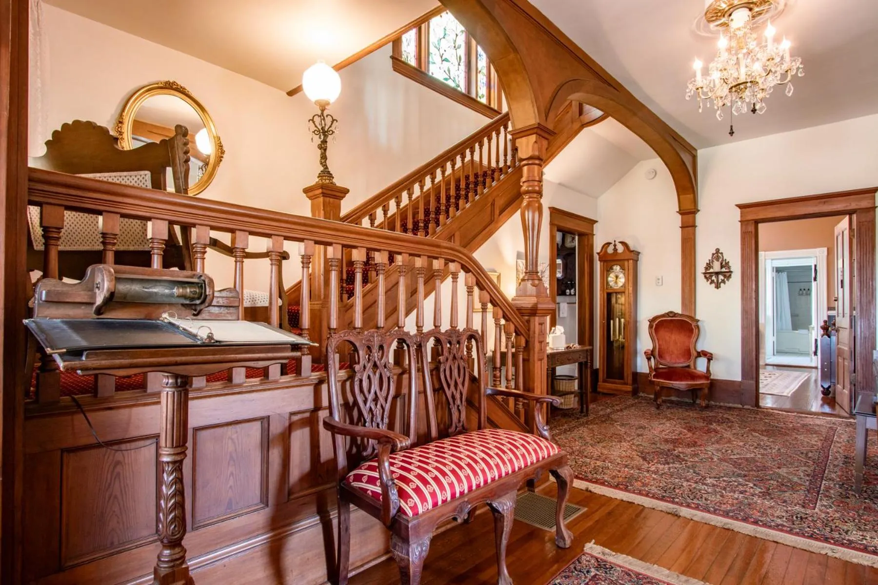 The Oaks Victorian Inn