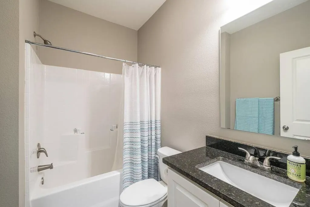 Bathroom in Home sweet home- great access to hospitals and everything