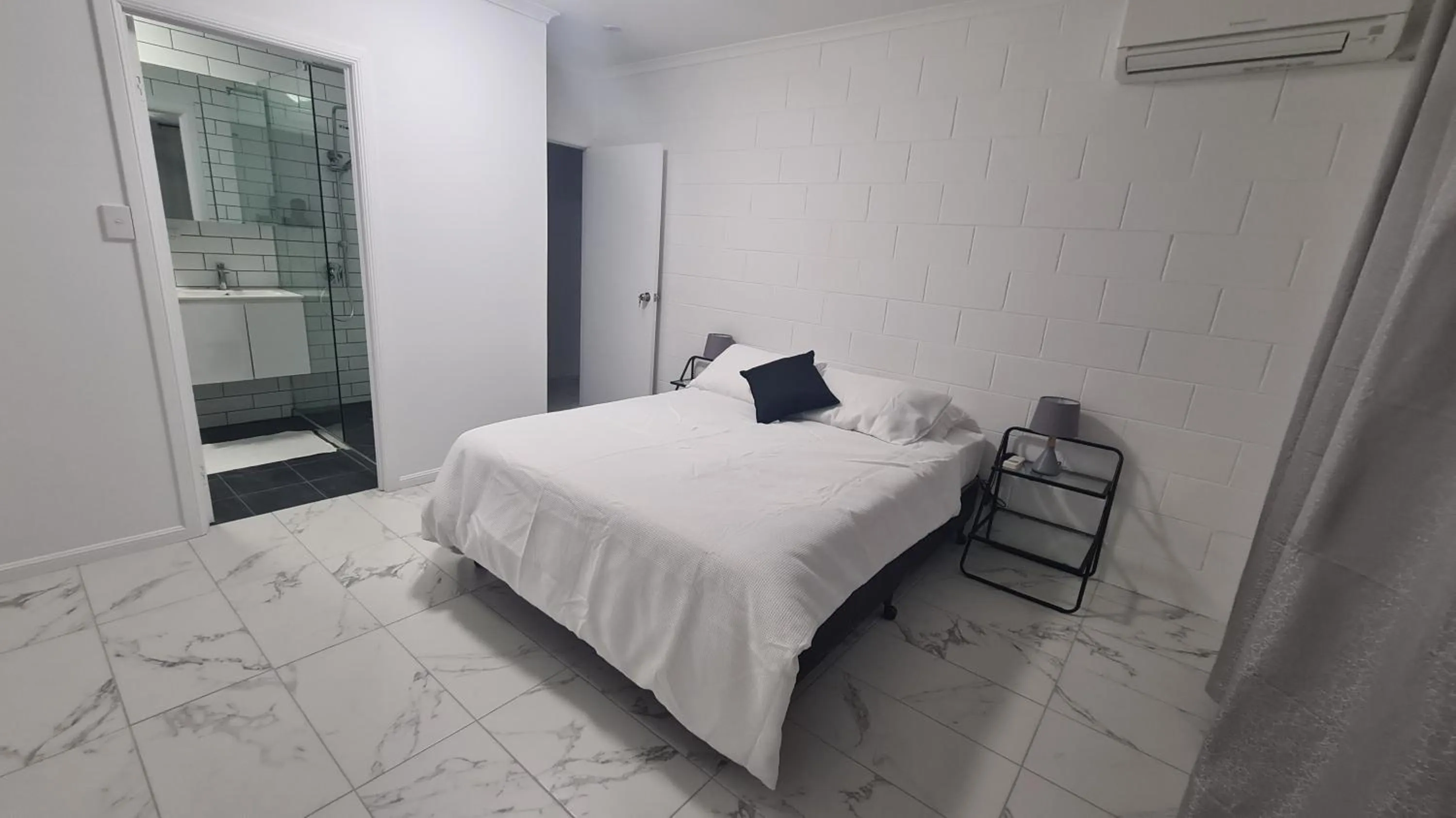 Bedroom, Bed in Emthree Seaside Apartments