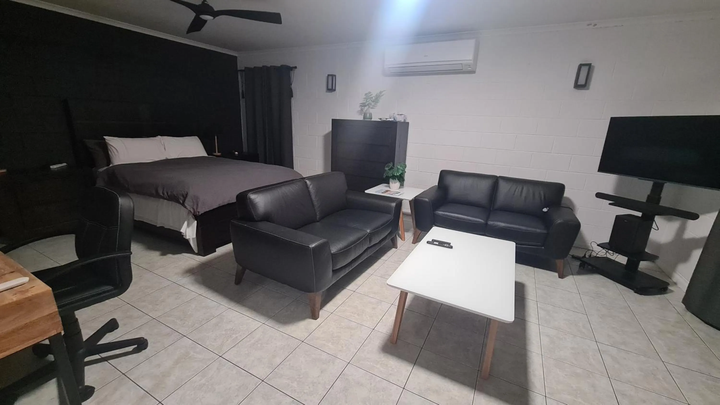 Bed in Emthree Seaside Apartments