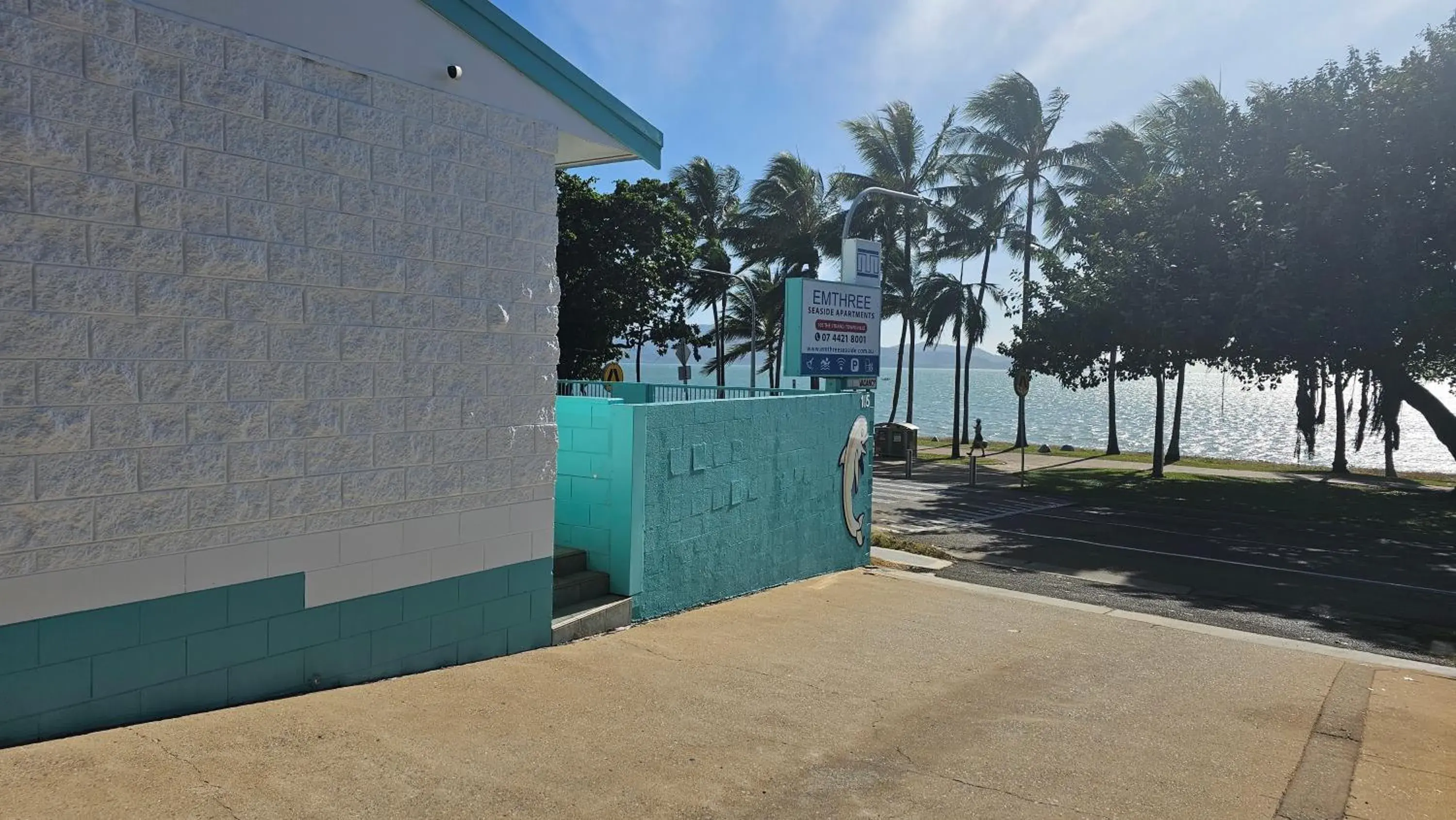Facade/entrance in Emthree Seaside Apartments Facade/entrance in Emthree Seaside Apartments