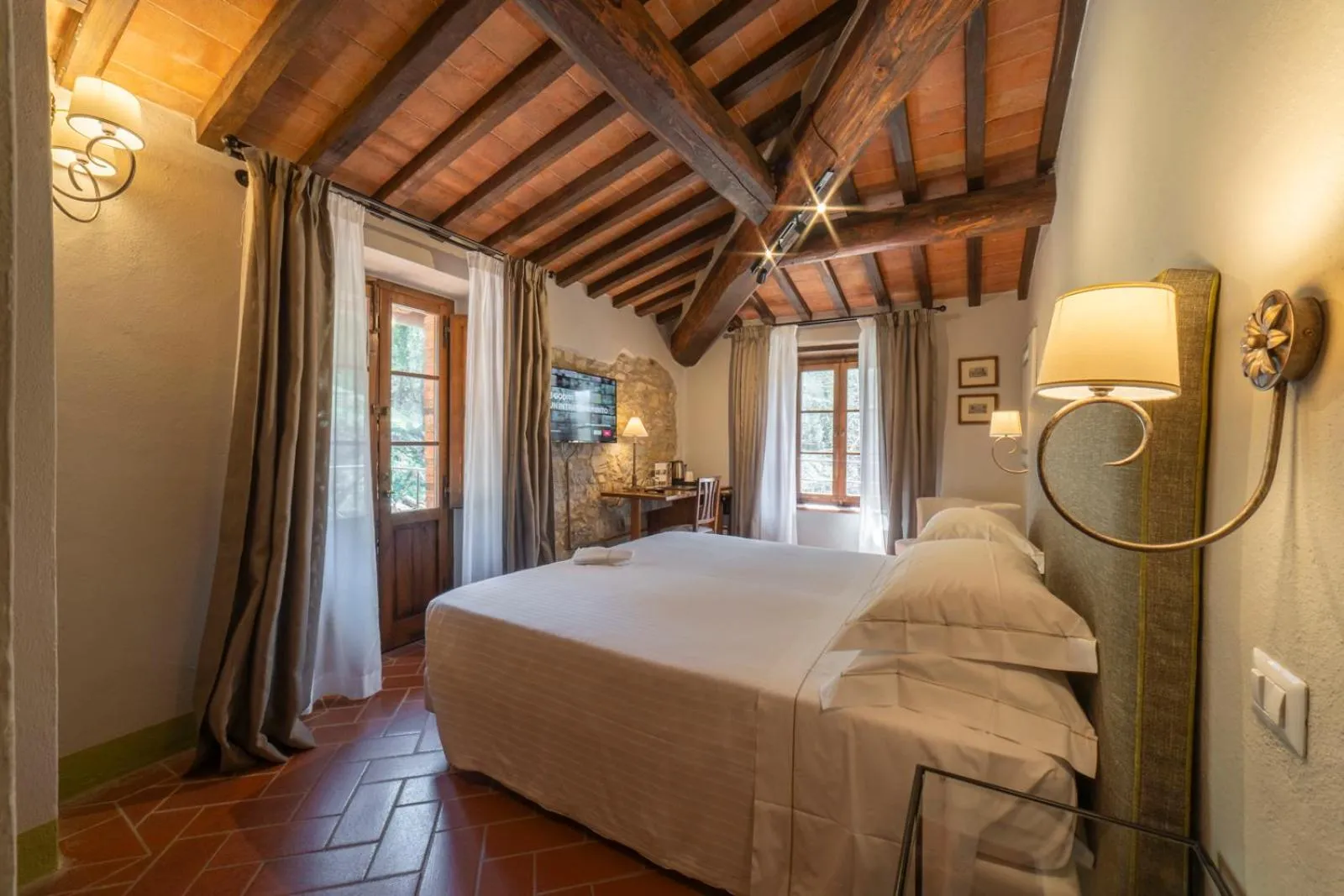 Photo of the whole room, Bed in Ultimo Mulino Country Hotel