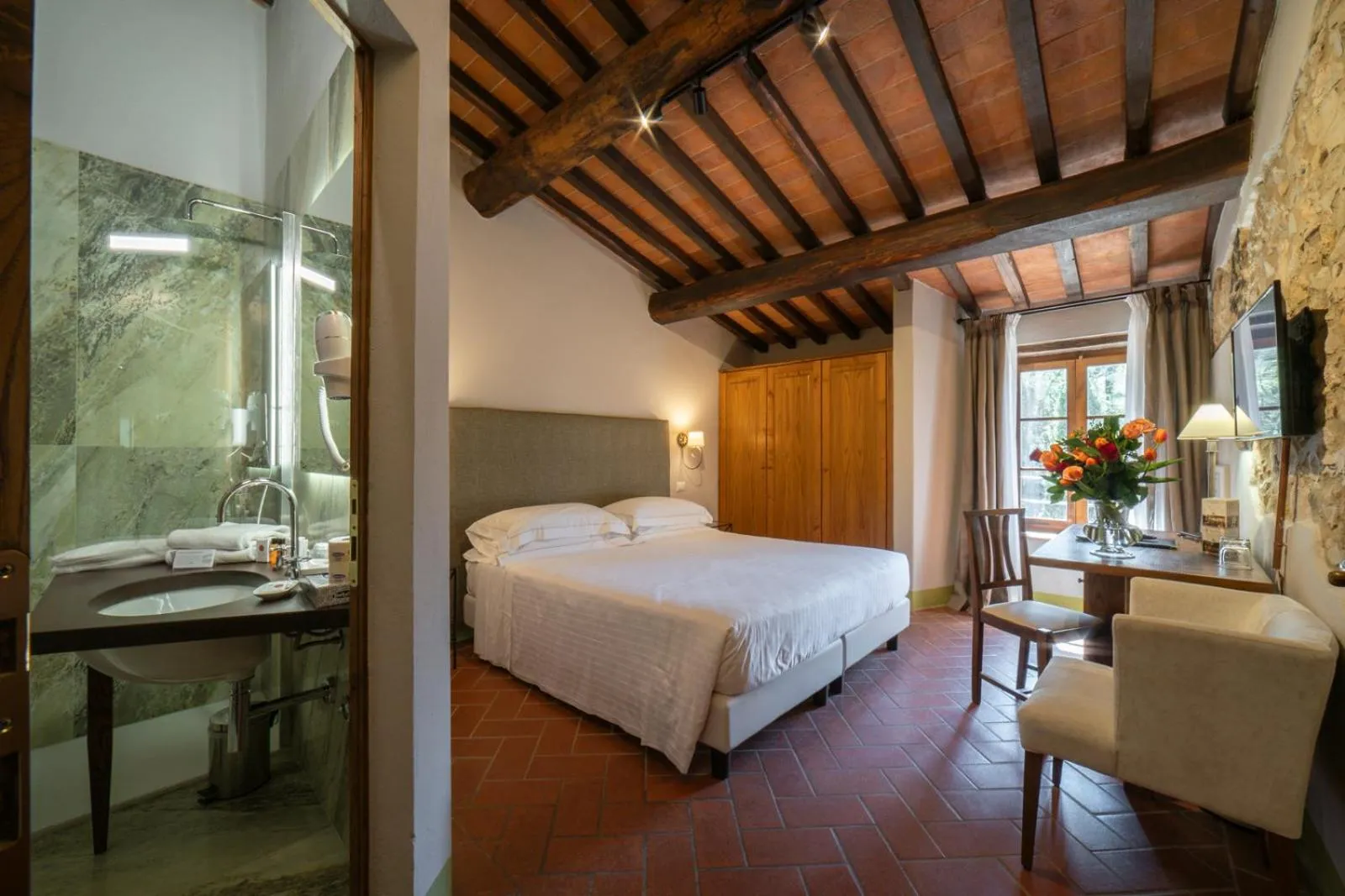 Photo of the whole room, Bed in Ultimo Mulino Country Hotel