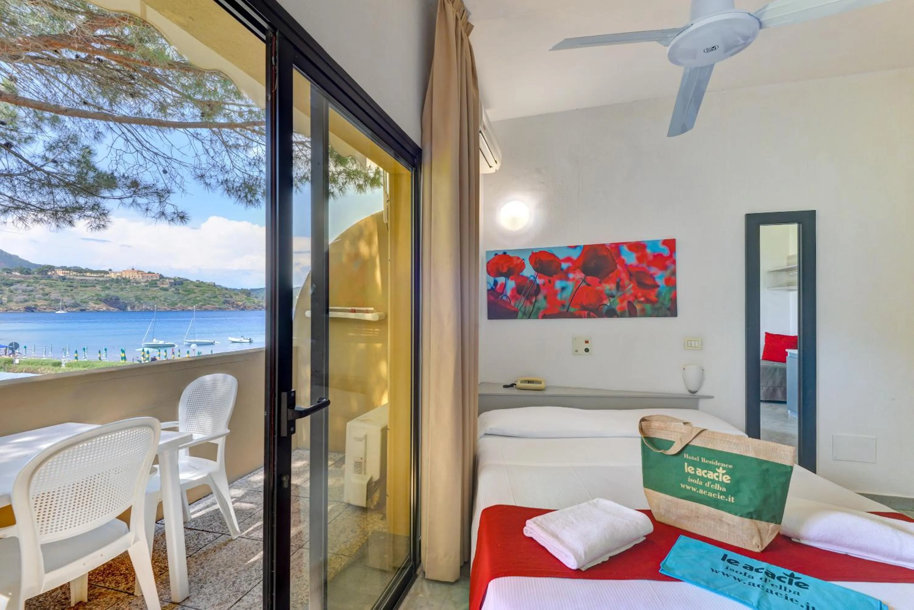 Bedroom, Bed in Hotel Le Acacie