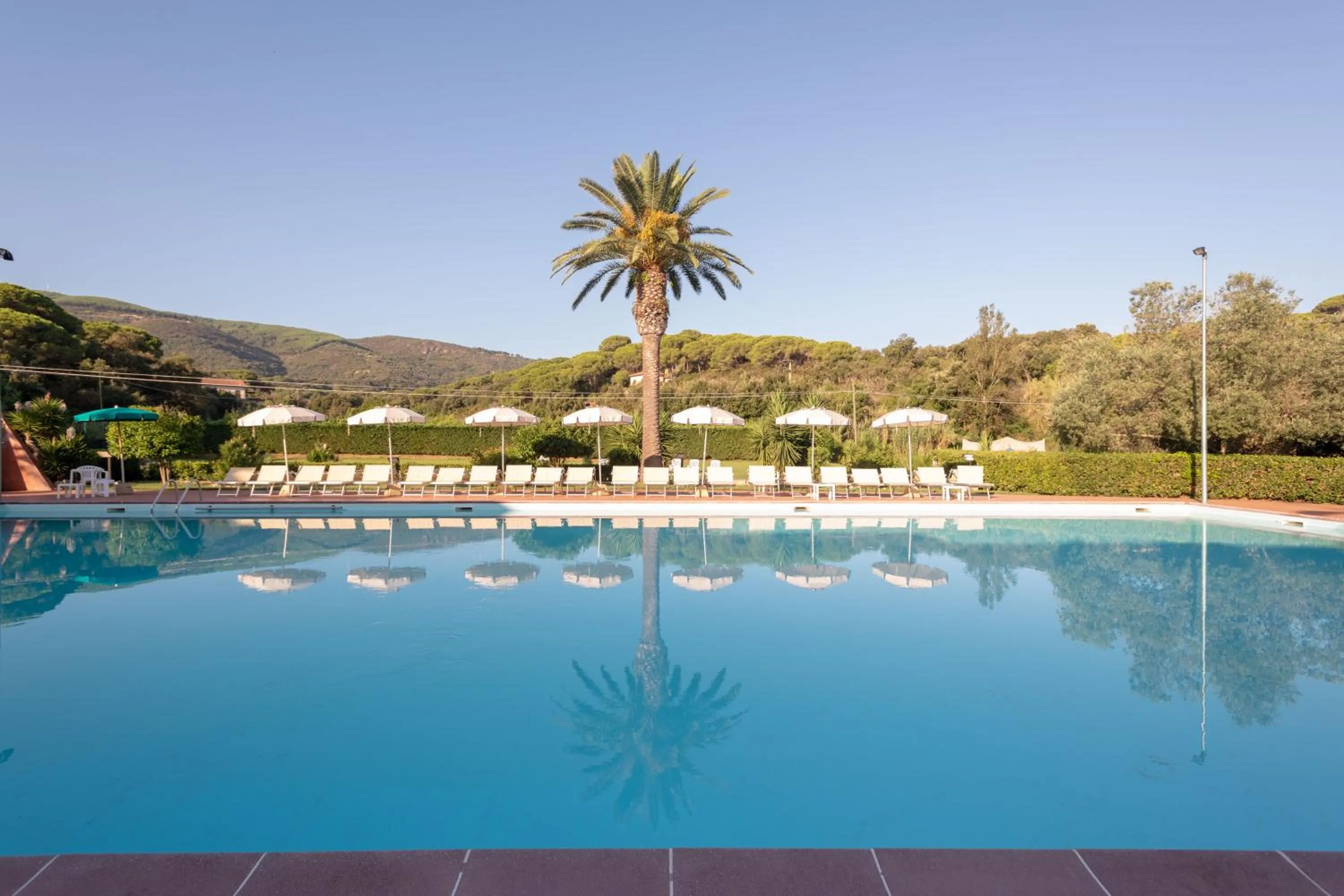 Swimming pool in Hotel Le Acacie