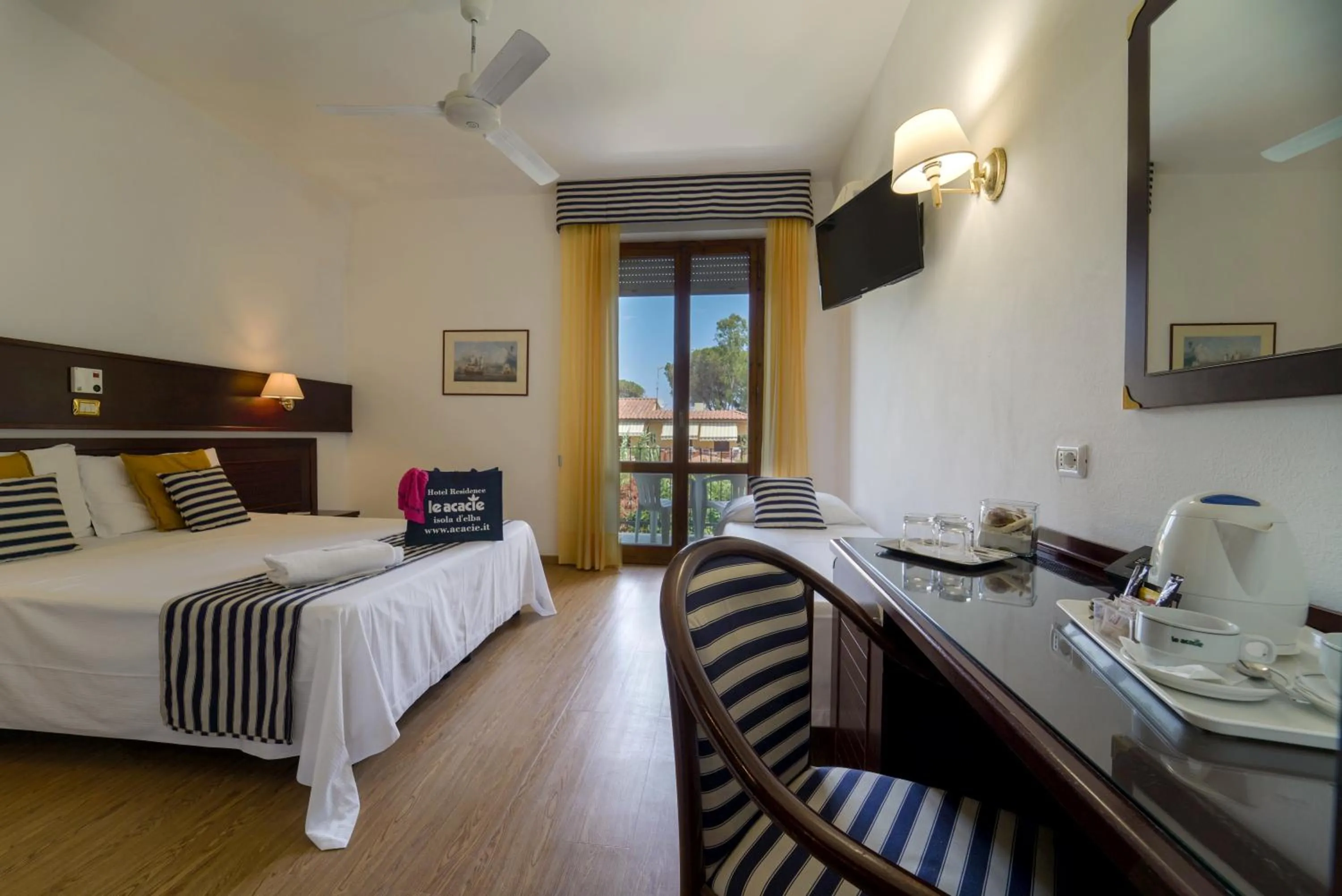 Bed in Hotel Le Acacie