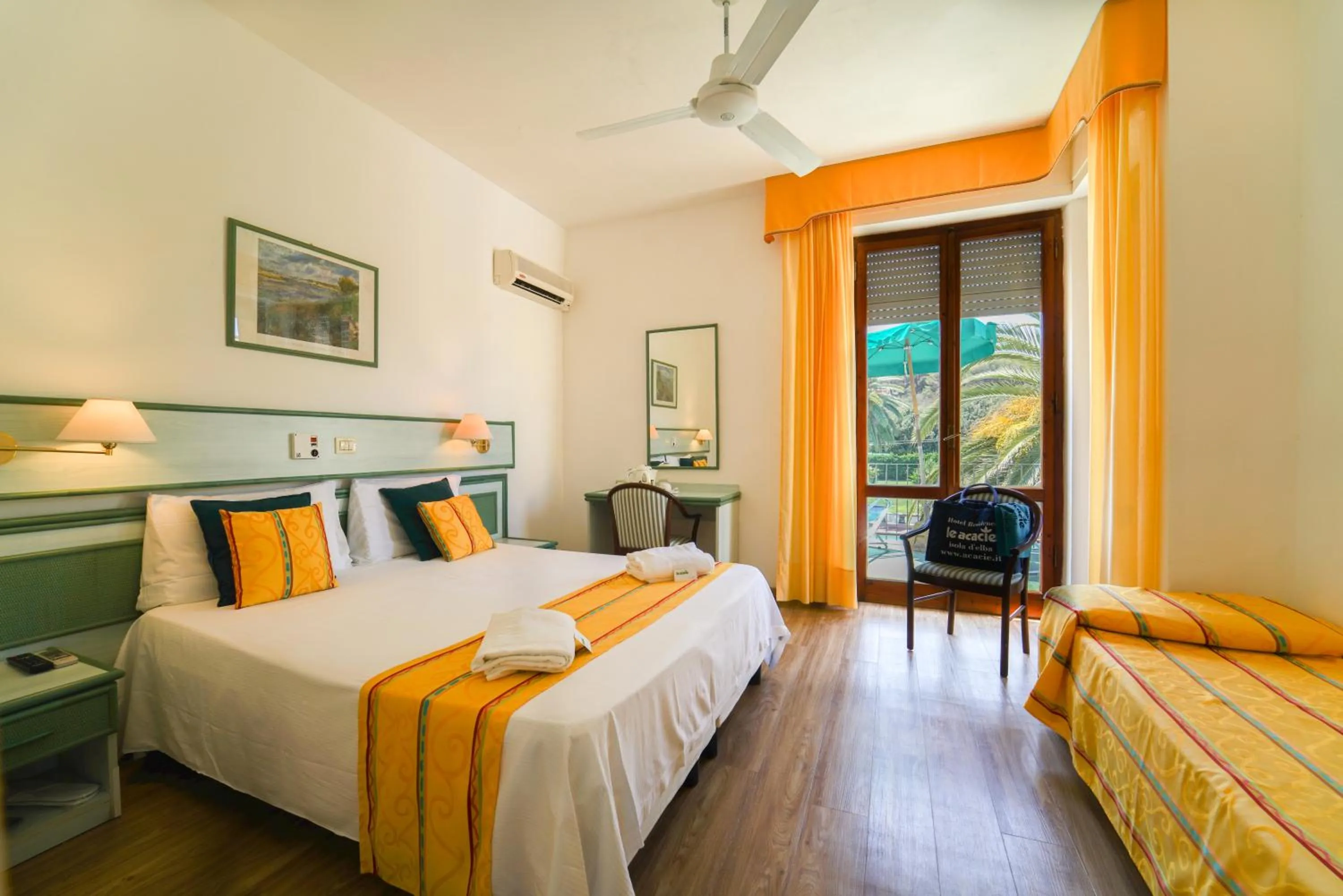 Bed in Hotel Le Acacie