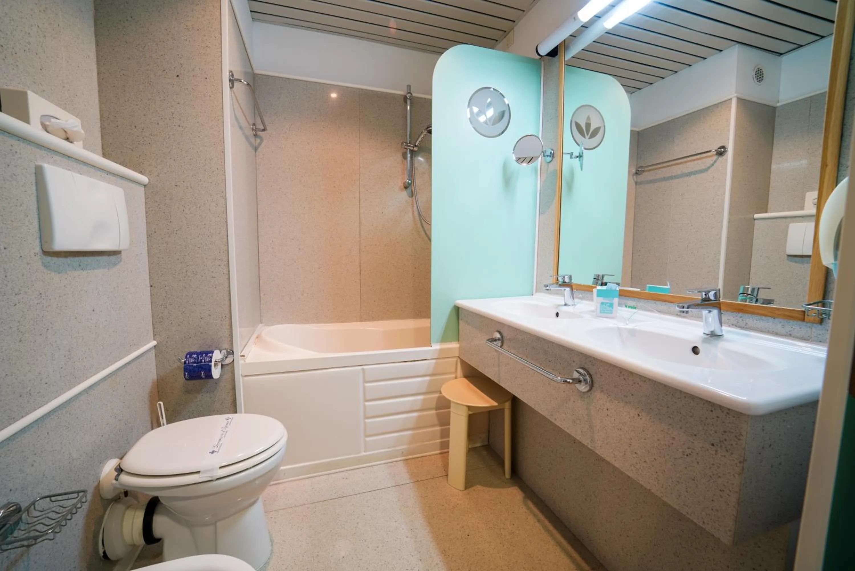 Bathroom in Hotel Le Acacie