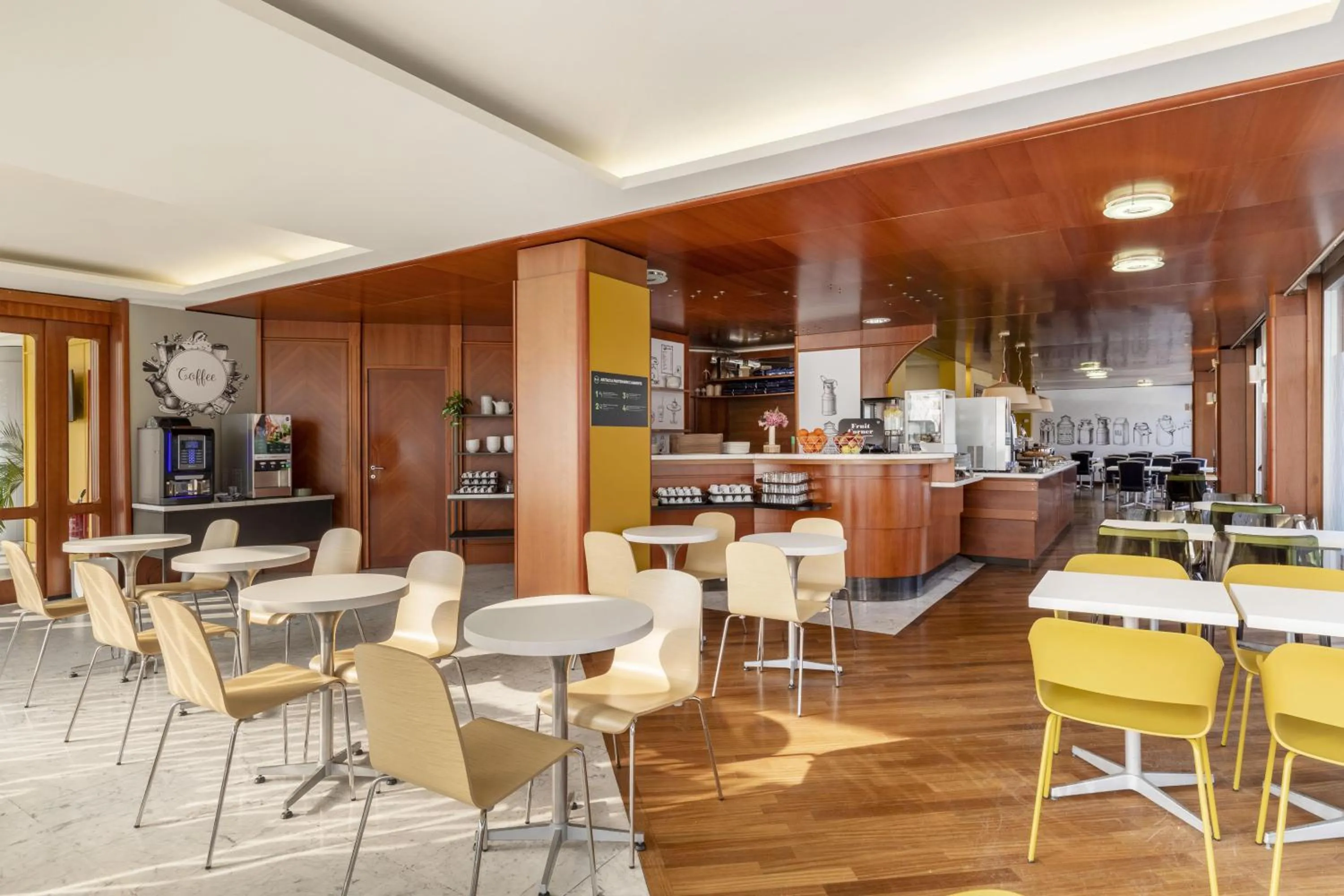 Lounge or bar in B&B Hotel Modena