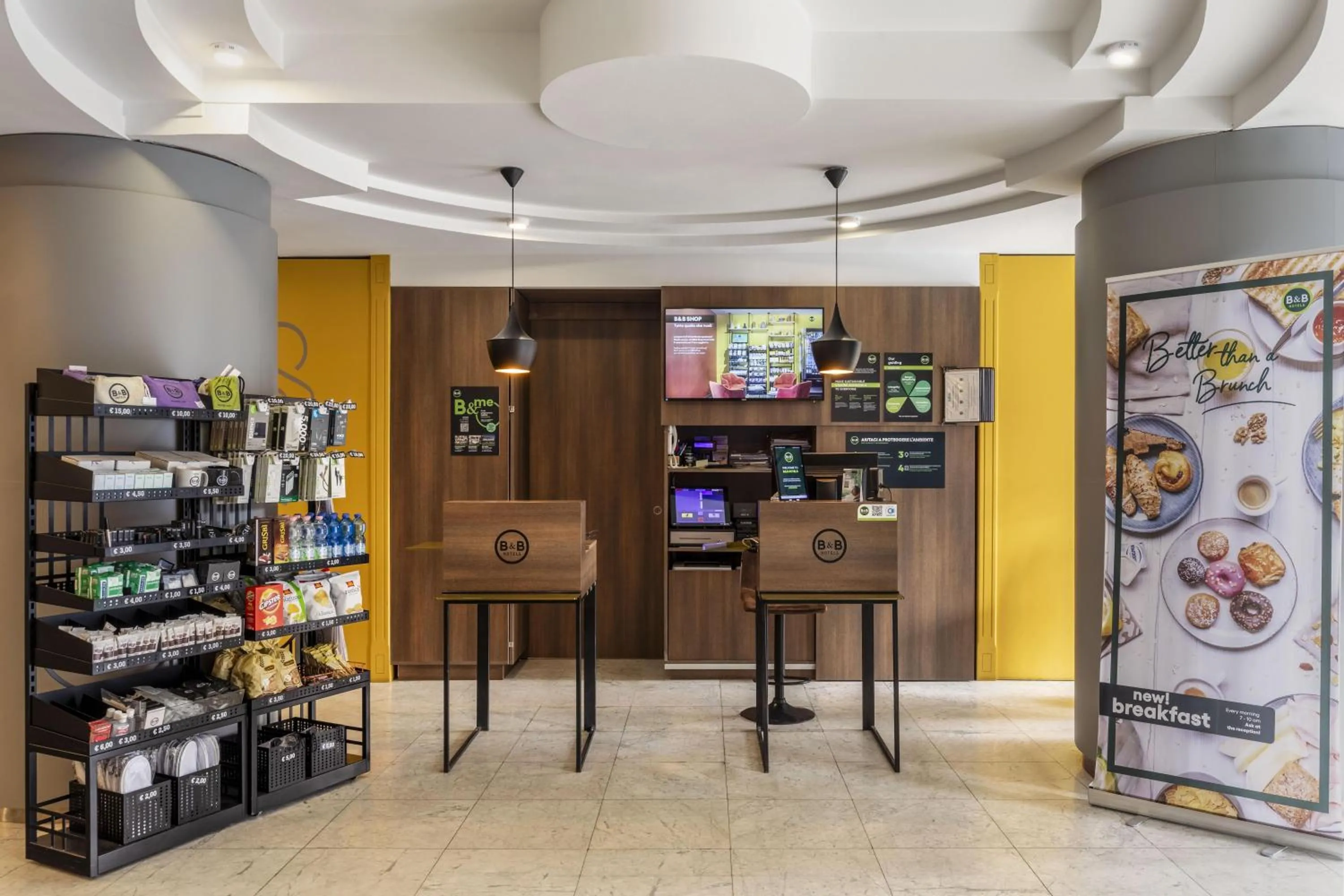 Lobby or reception in B&B Hotel Modena