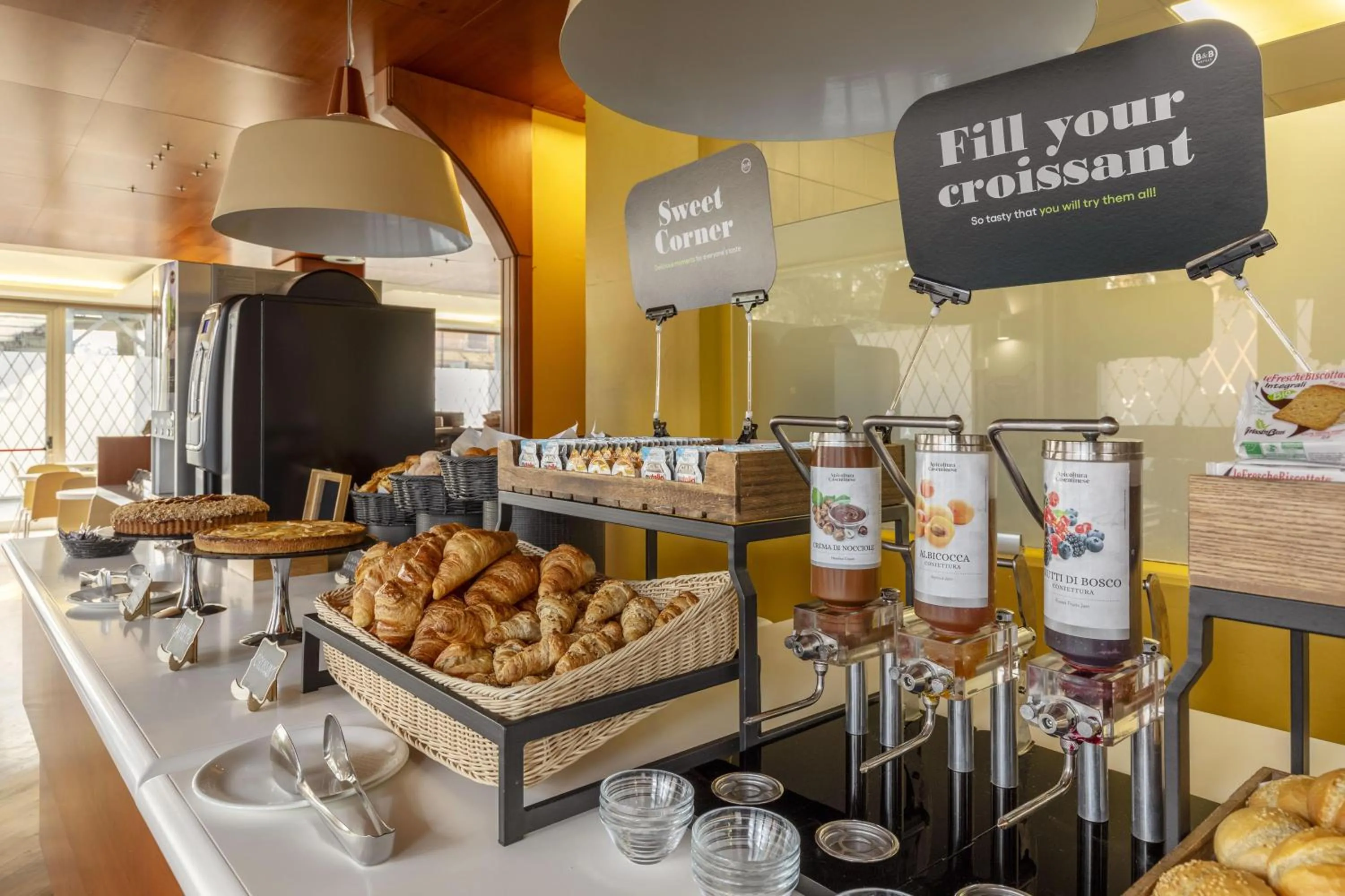 Restaurant/places to eat in B&B Hotel Modena