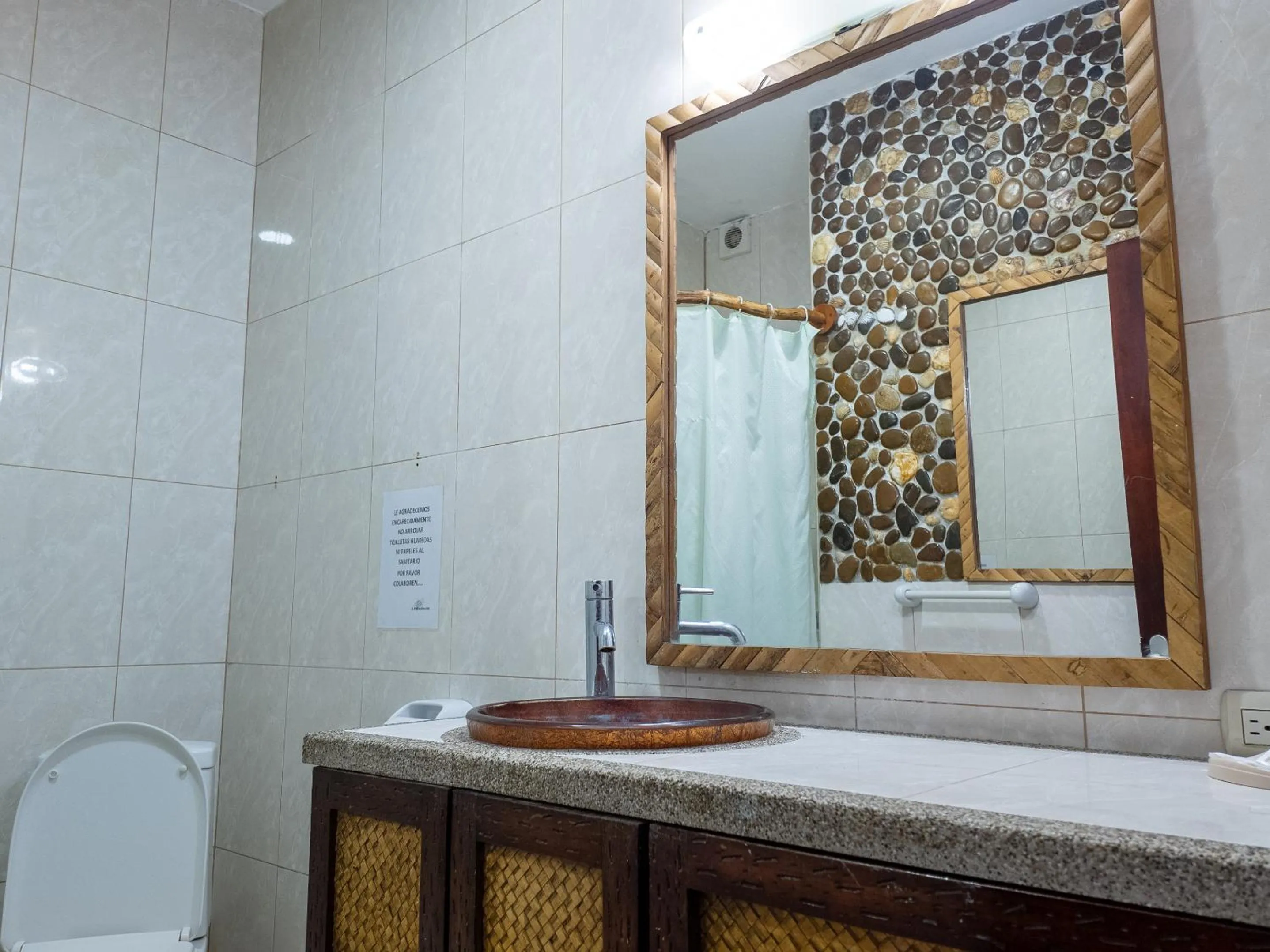 Bathroom in Hotel Sol y Playa Montañita