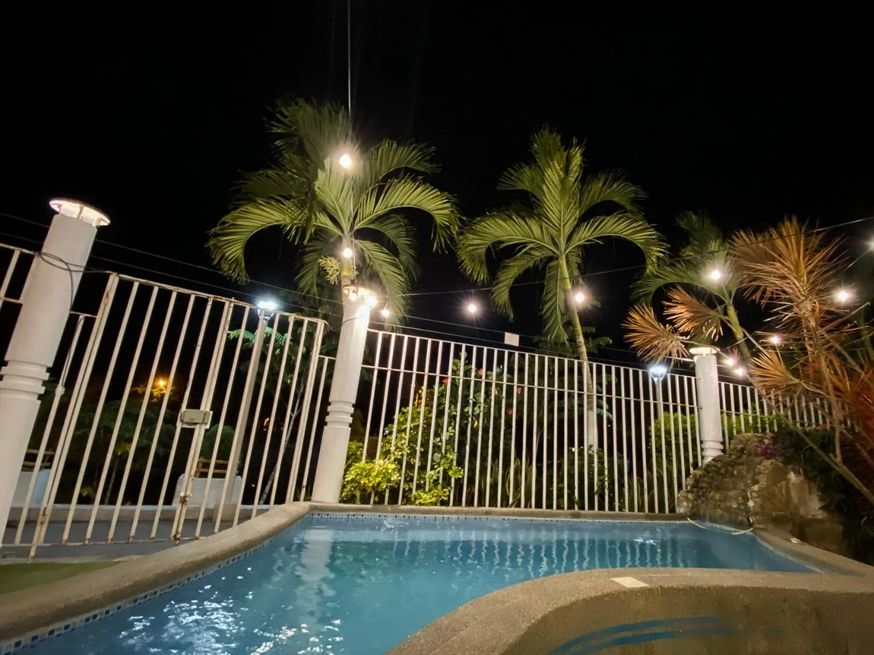 Swimming pool in Hotel Sol y Playa Montañita