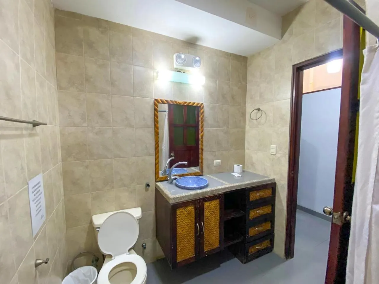 Bathroom in Hotel Sol y Playa Montañita