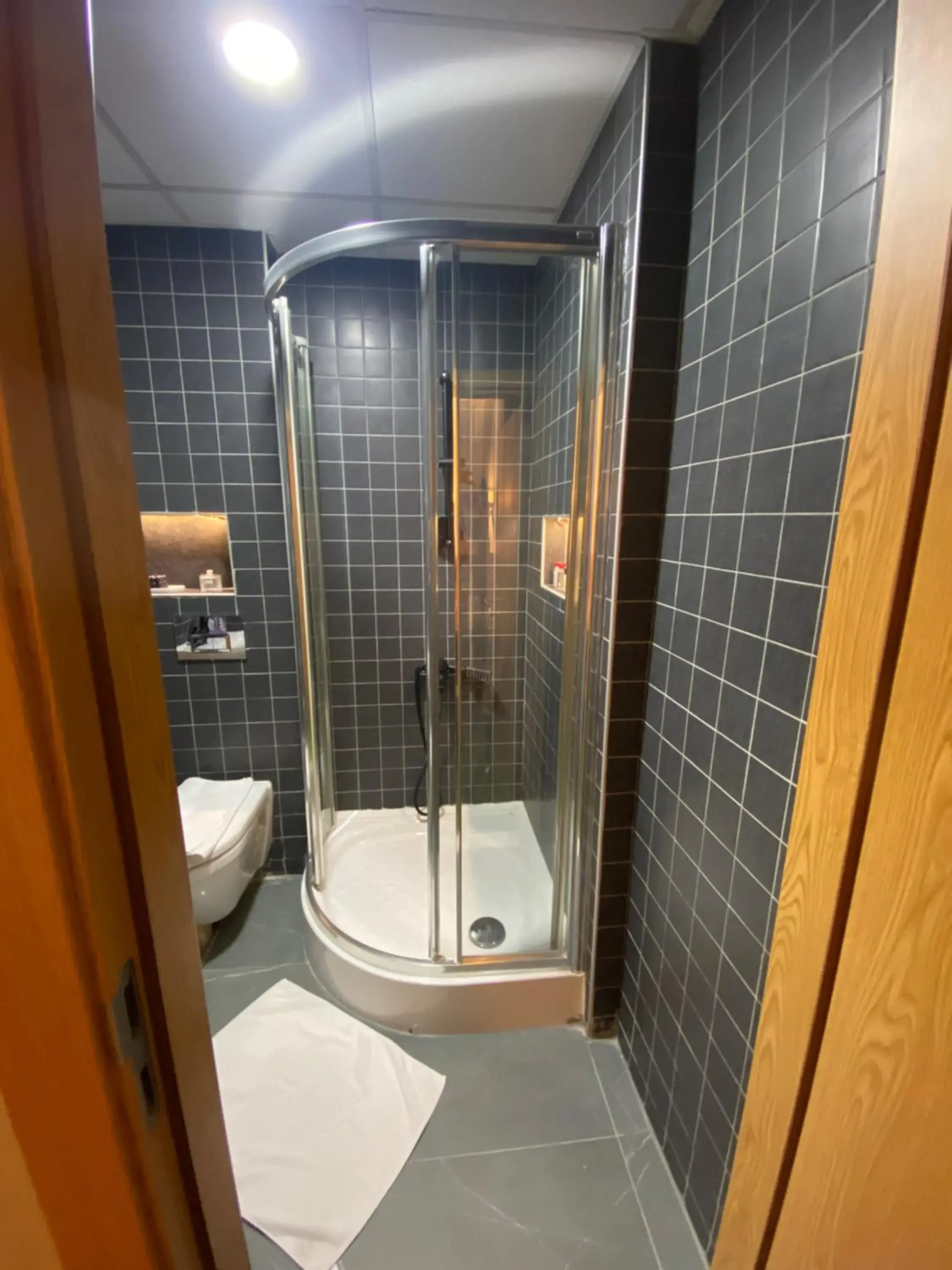 Shower in Won Plaza Shower in Won Plaza