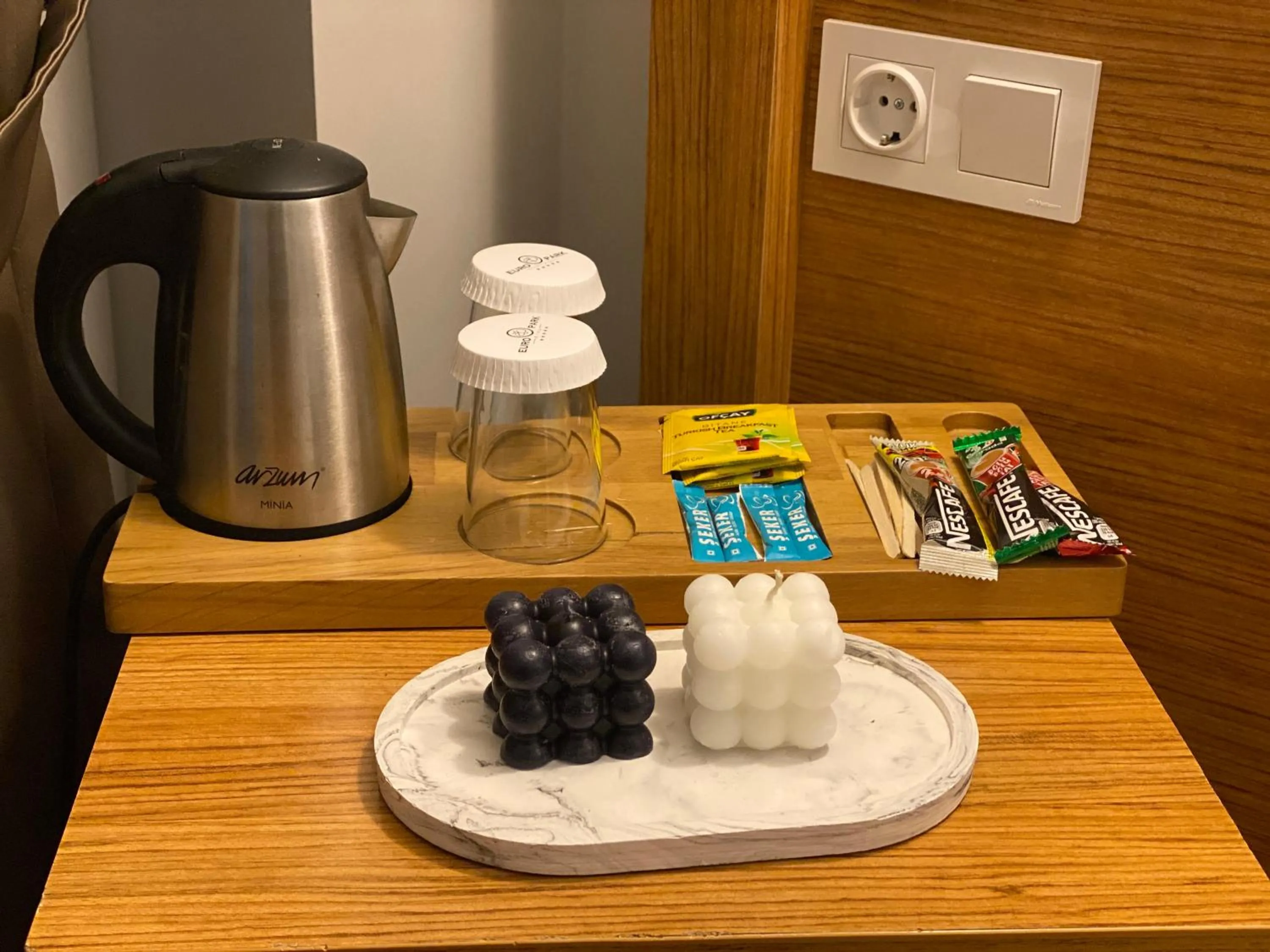 Coffee/tea facilities in Won Plaza