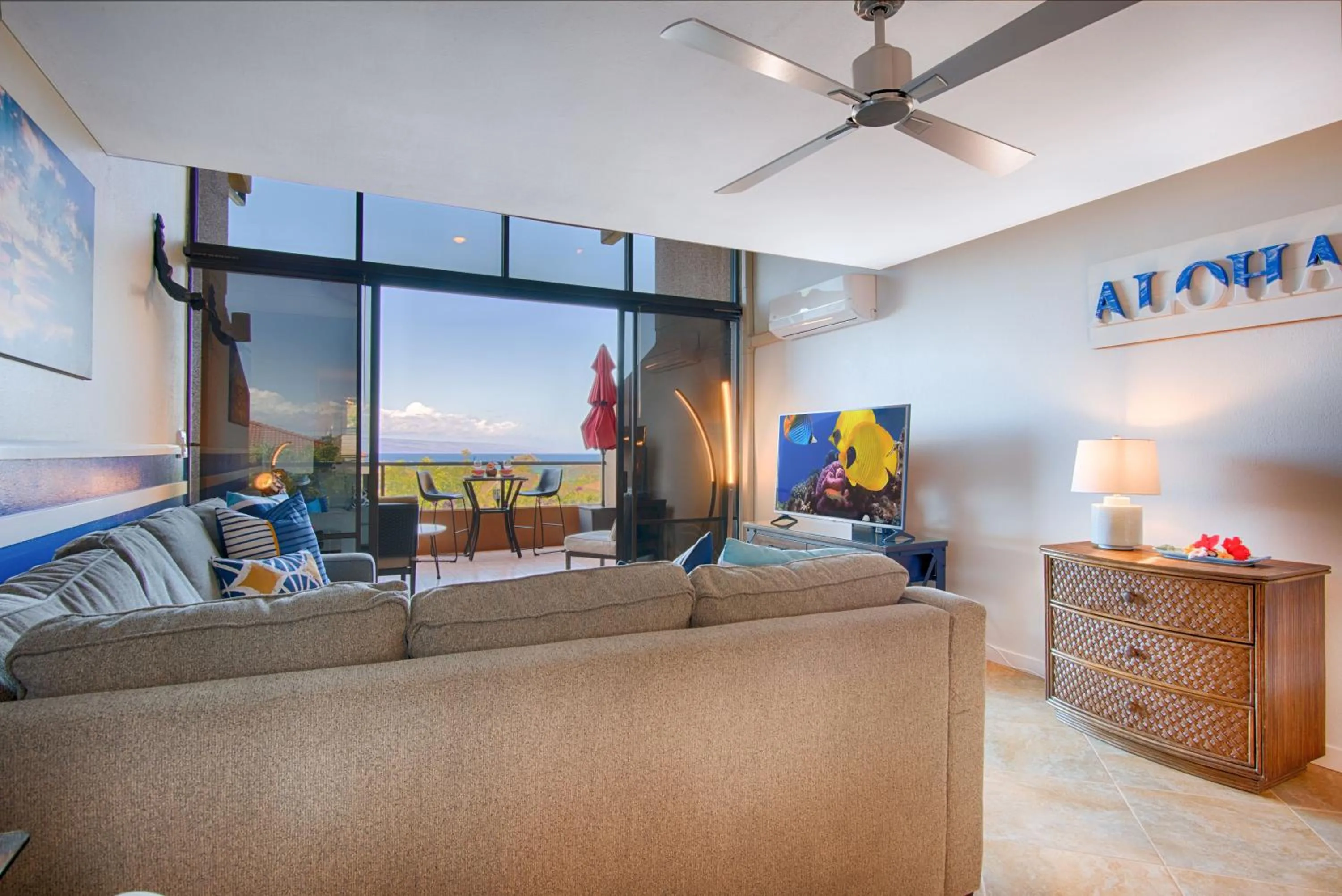 Communal lounge/ TV room in Hale Mai Hopohopo