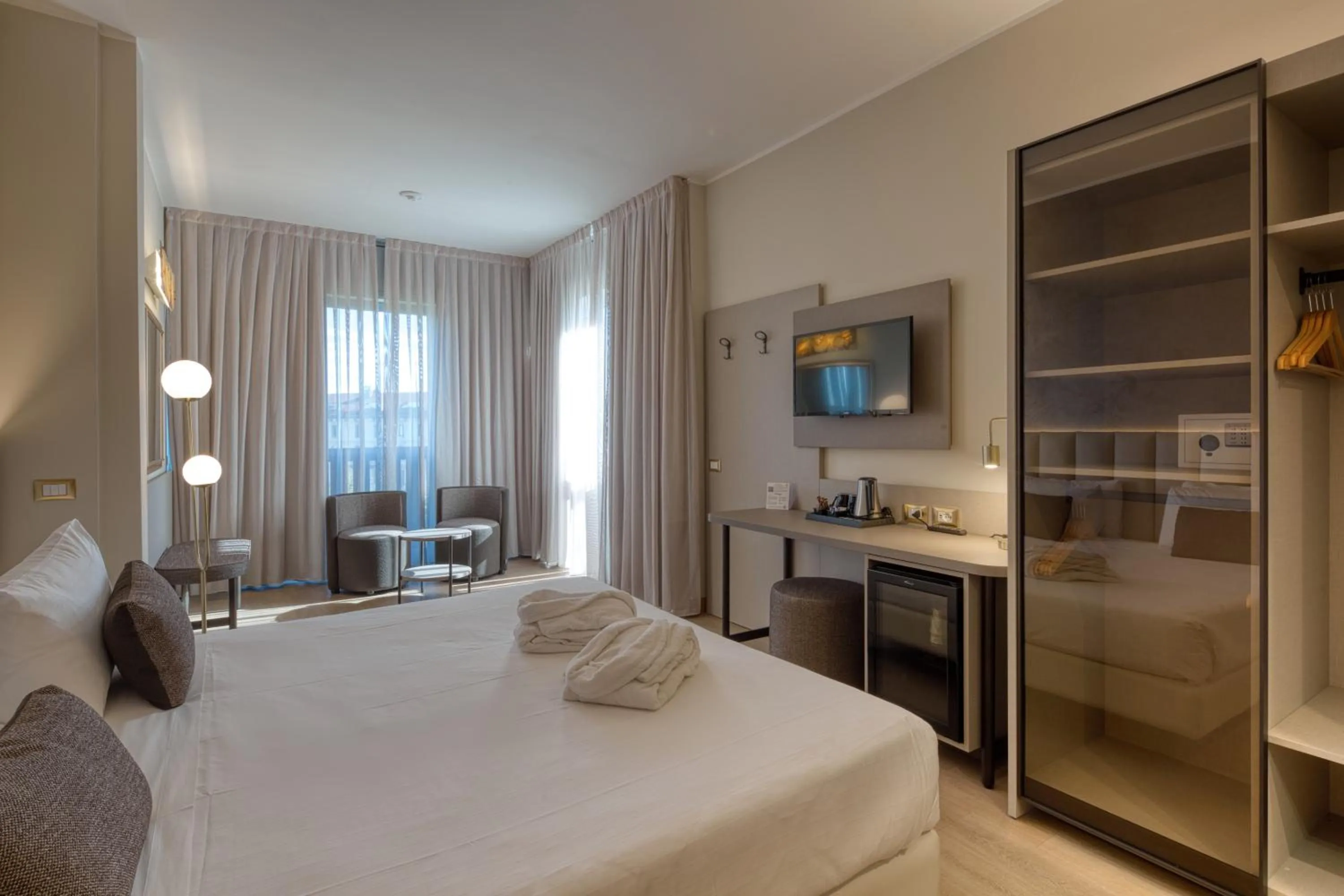 View (from property/room), Bed in Hotel Nasco