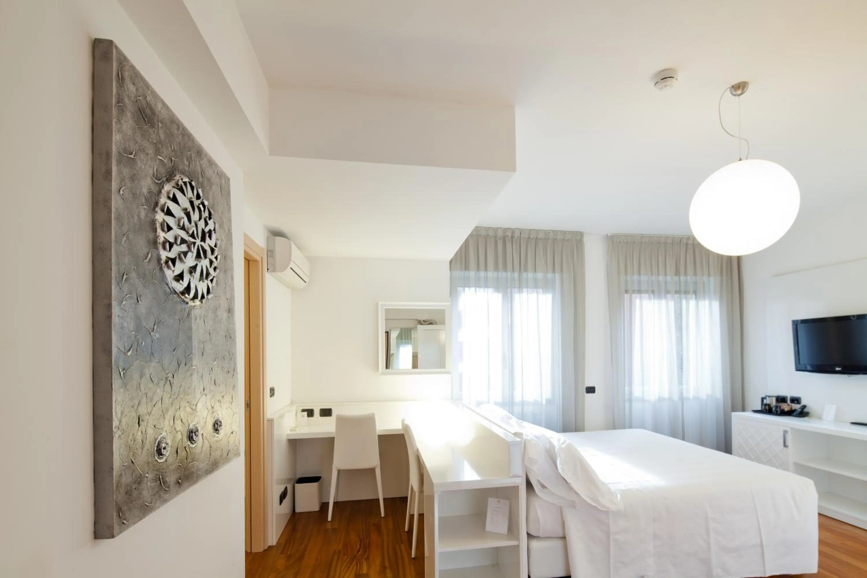 Photo of the whole room, Bed in Hotel Nasco