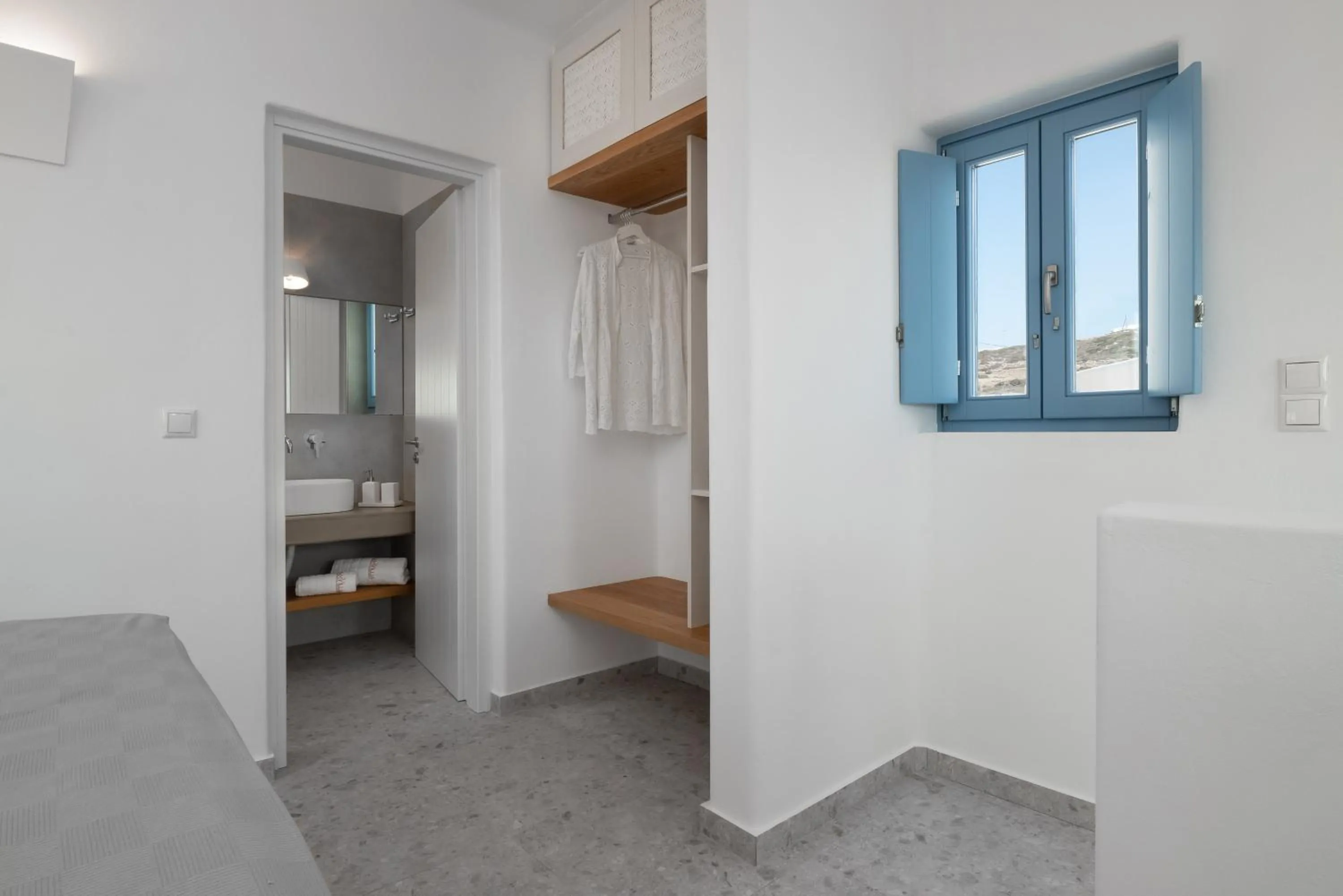 wardrobe, Bed in Camvillia Donoussa Village Suites