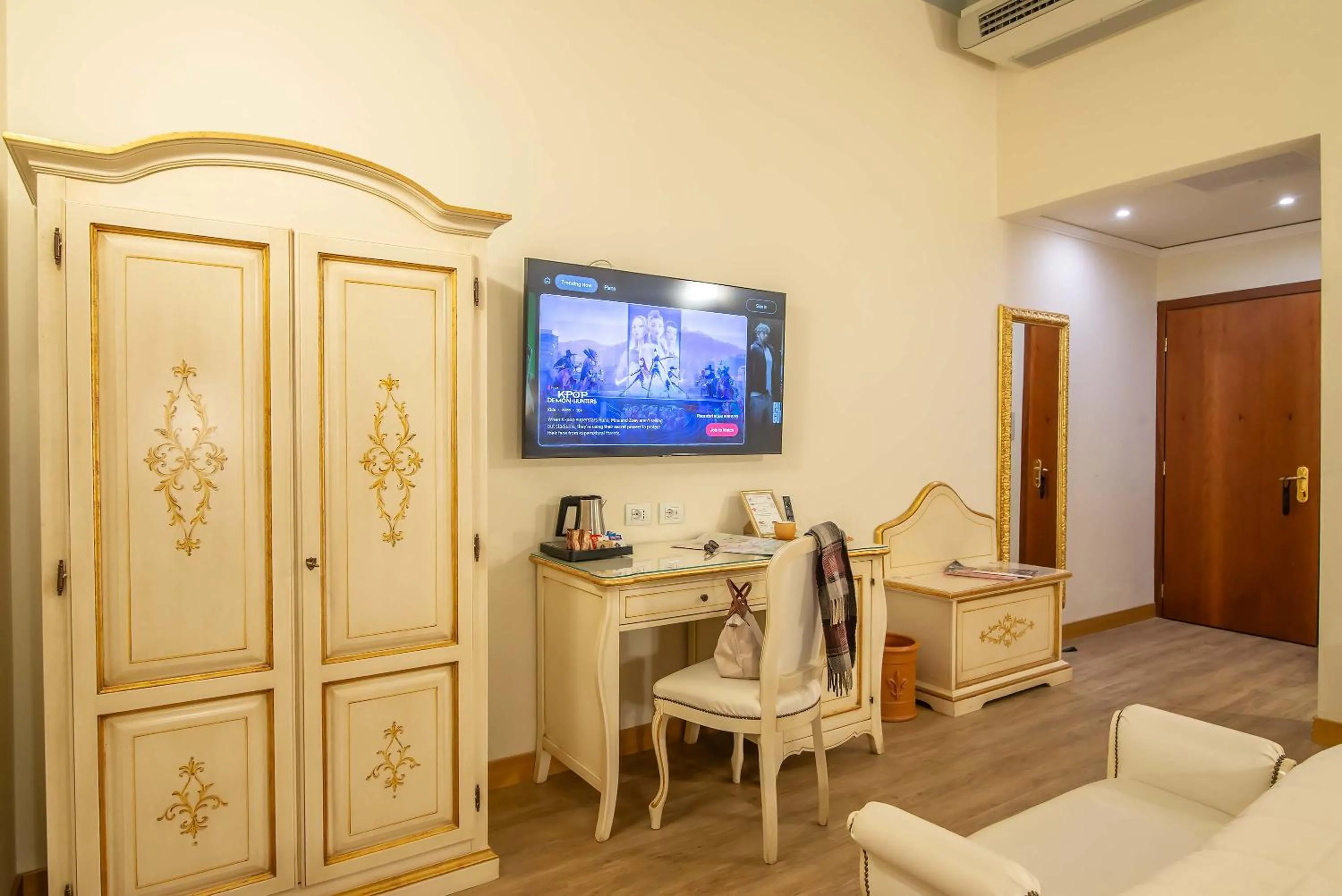 TV and multimedia in Hotel Porta Faenza