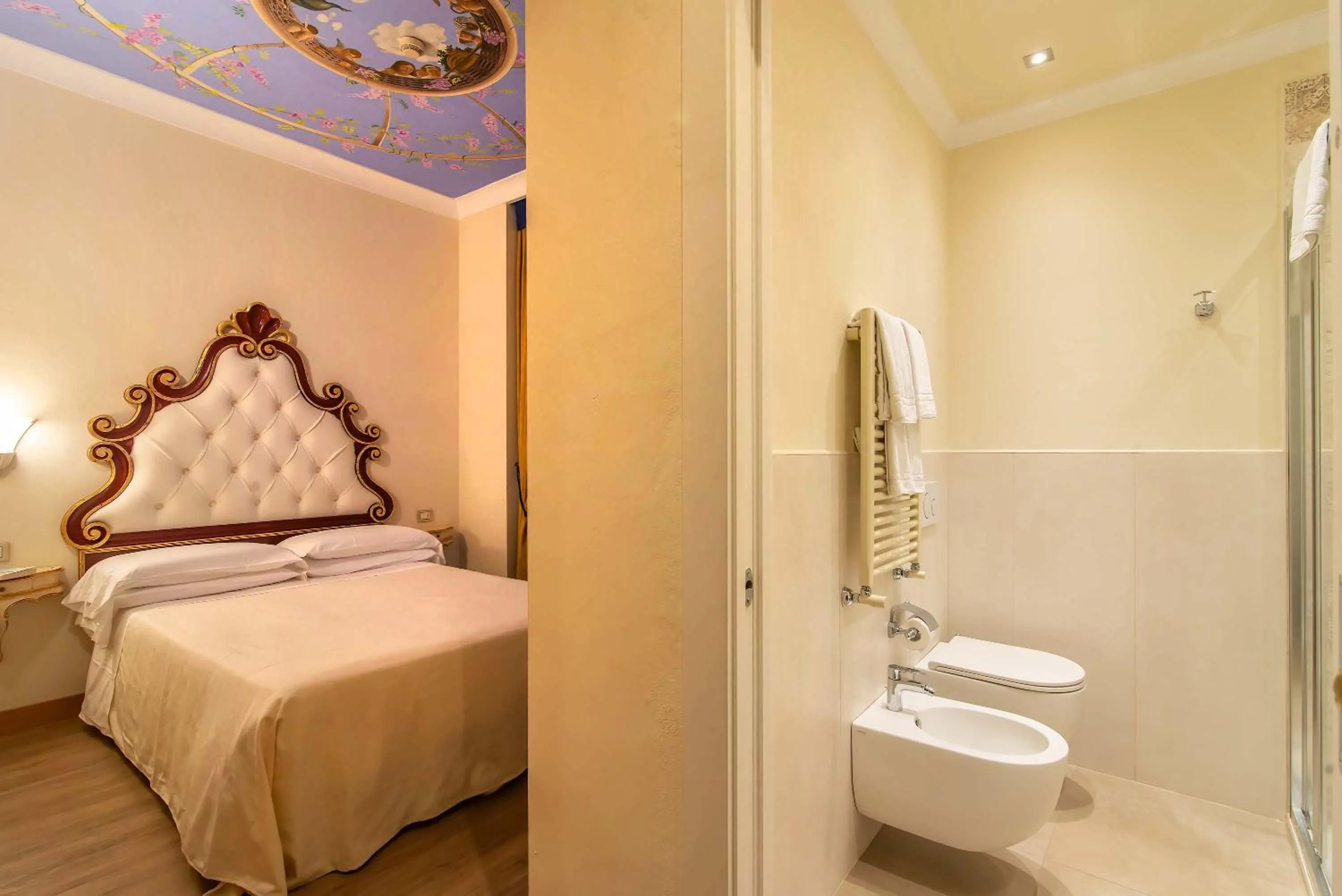 Toilet, Bed in Hotel Porta Faenza