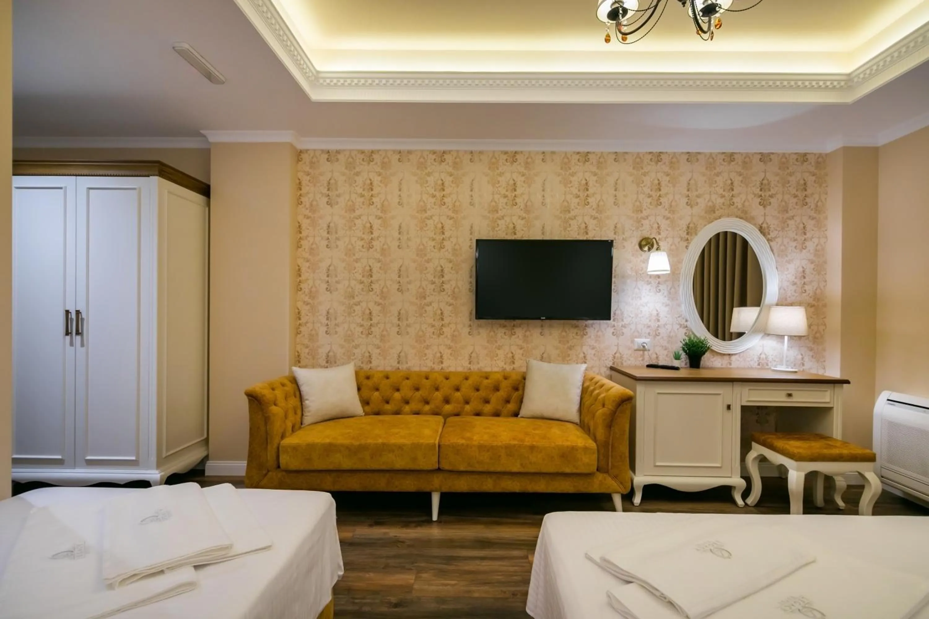 TV and multimedia, Bed in Legacy Boutique Hotel
