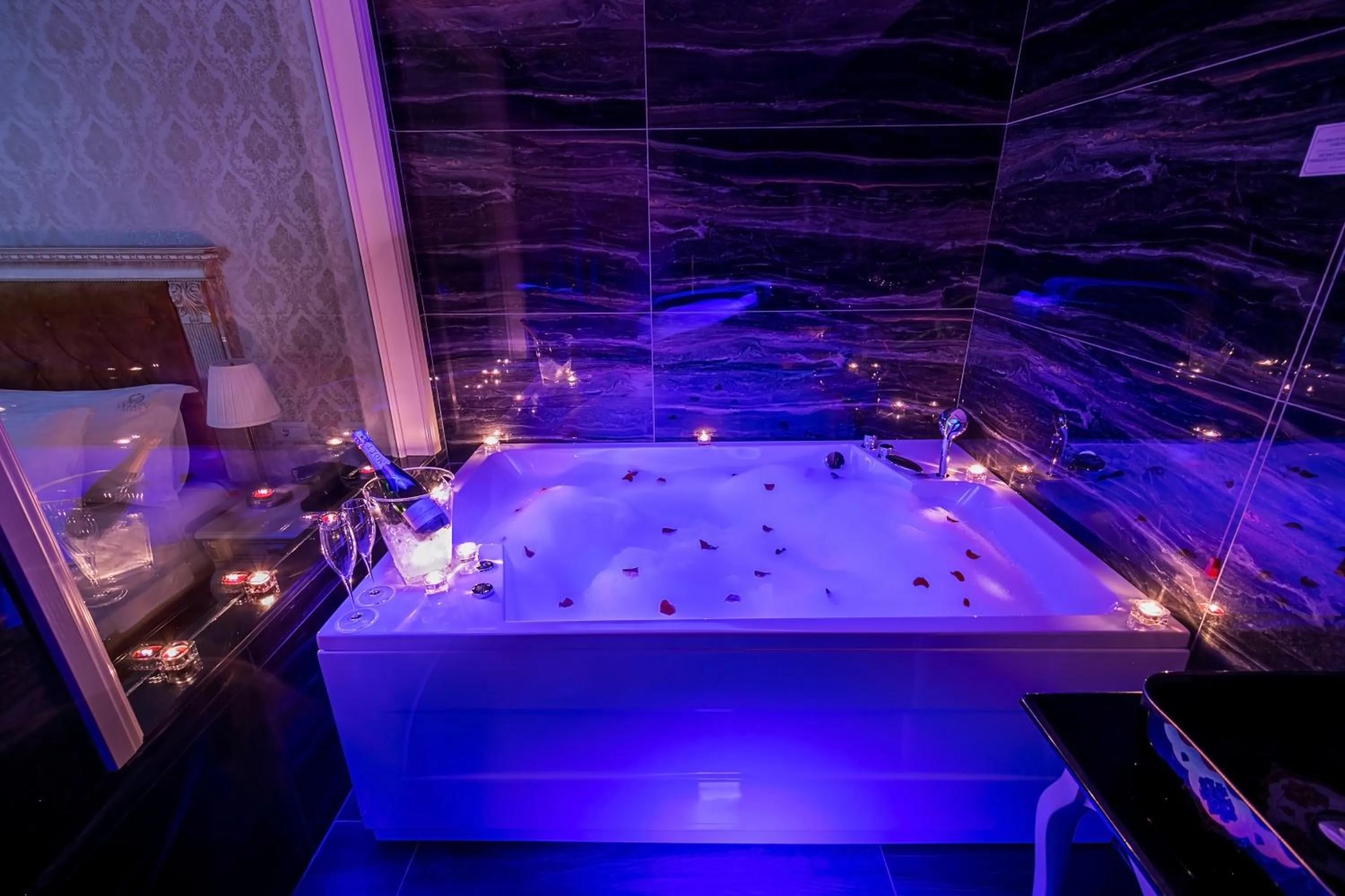 Hot Tub in Legacy Boutique Hotel