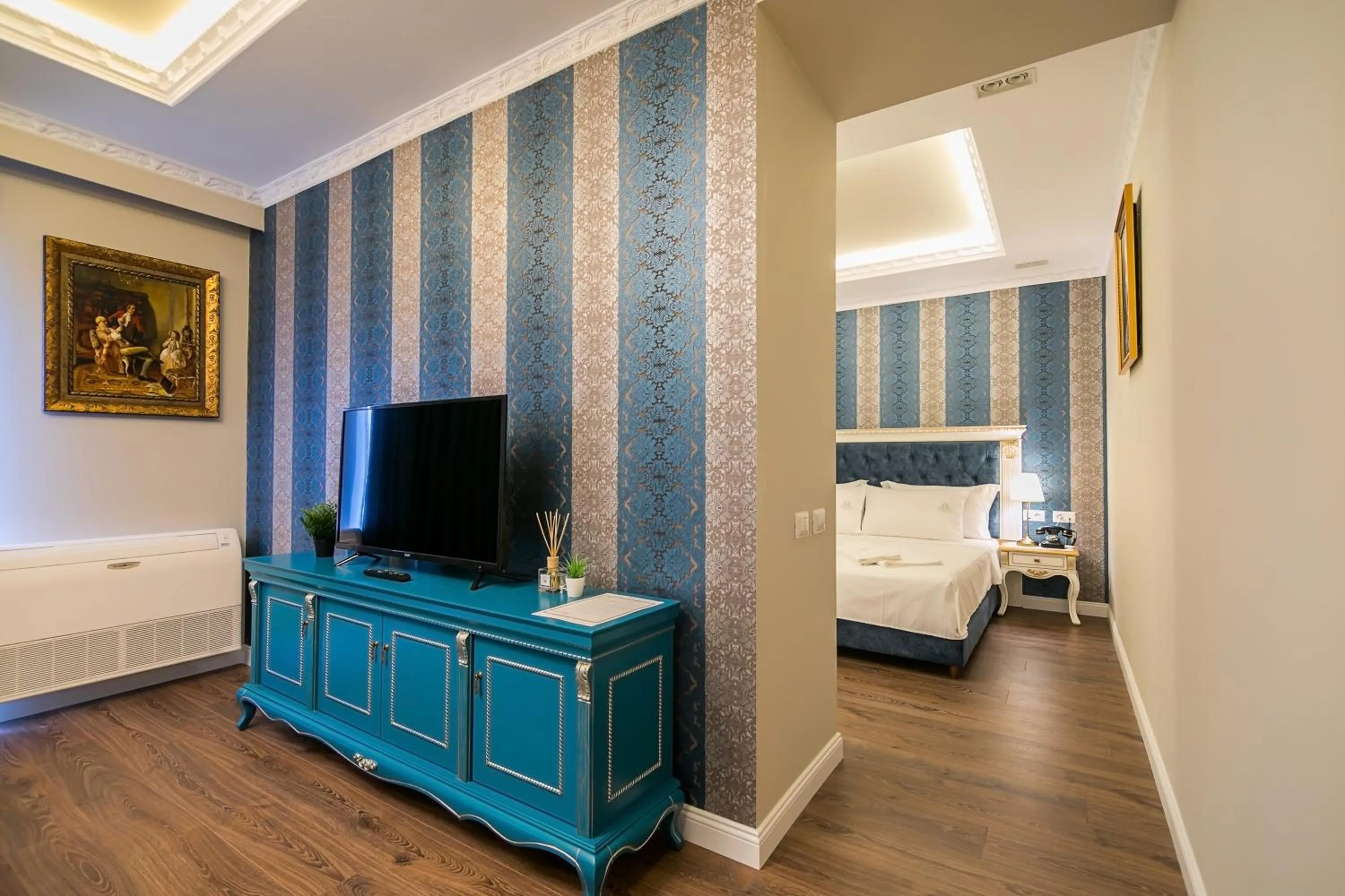 TV and multimedia, Bed in Legacy Boutique Hotel