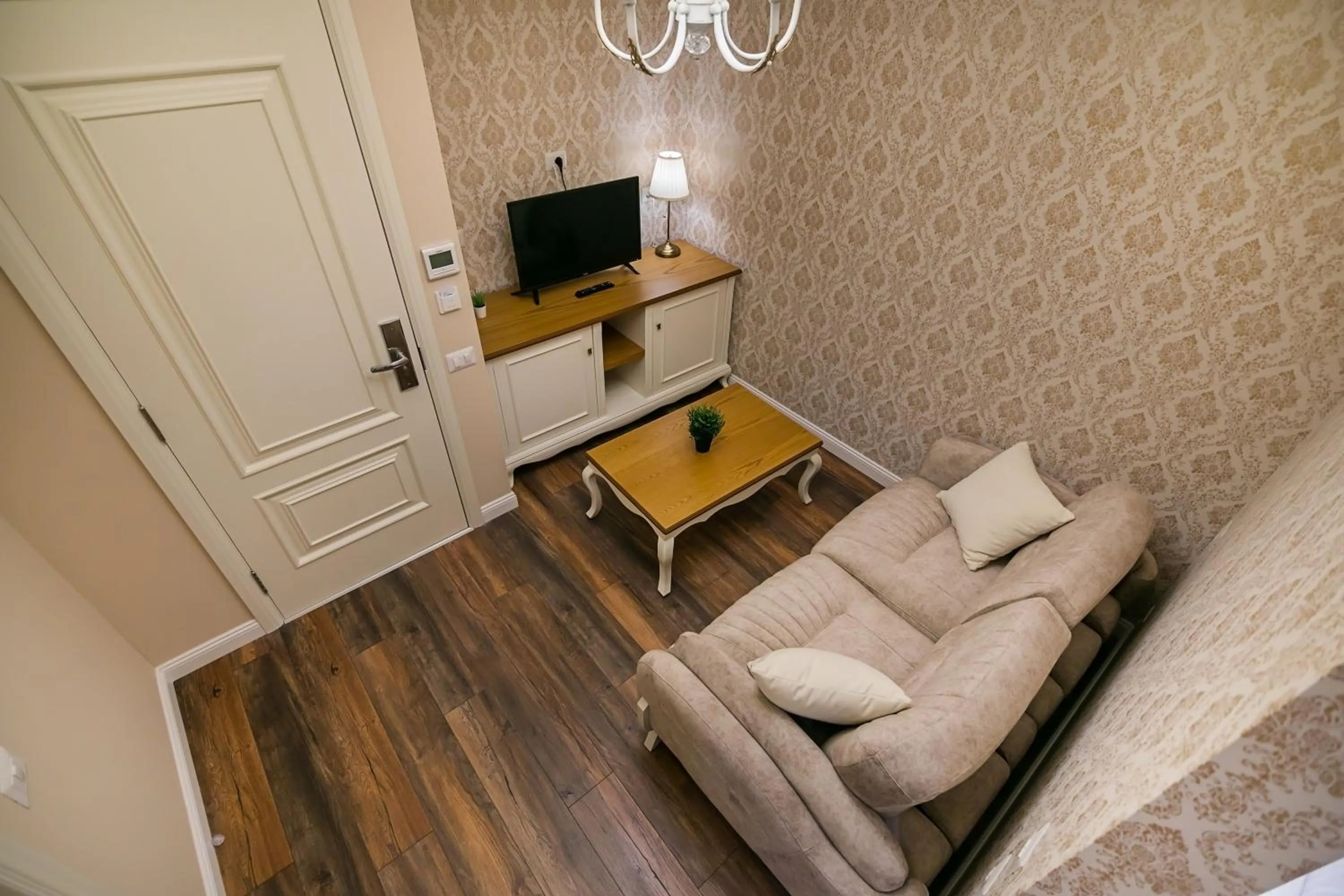 TV and multimedia in Legacy Boutique Hotel