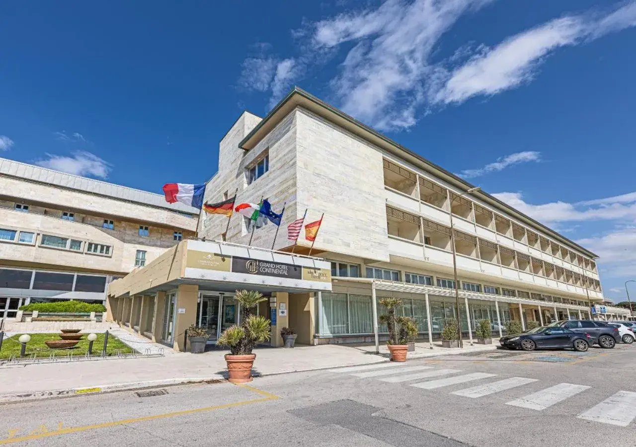 Property building in Grand Hotel Continental Property building in Grand Hotel Continental