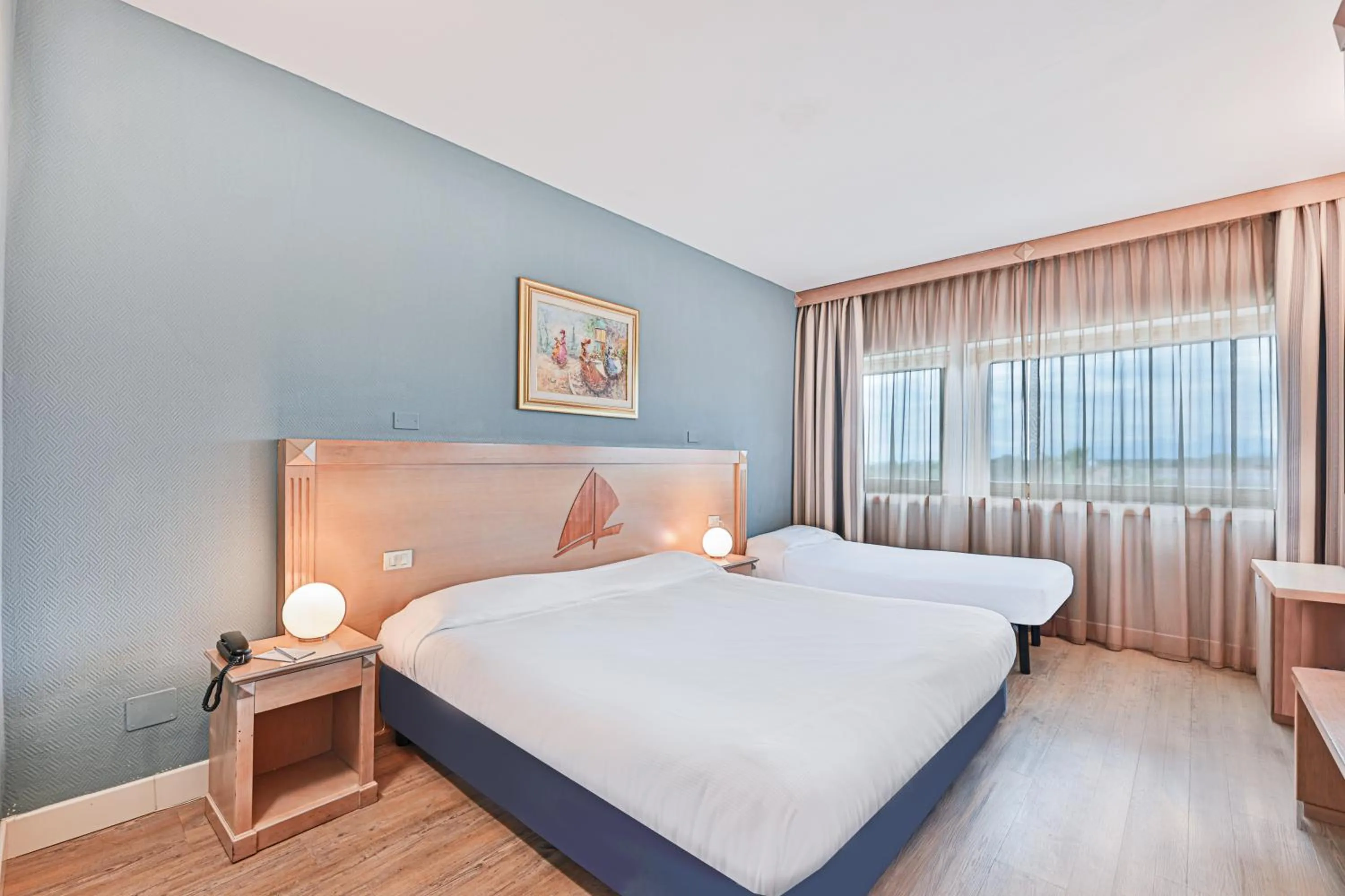 Bedroom, Bed in Grand Hotel Continental